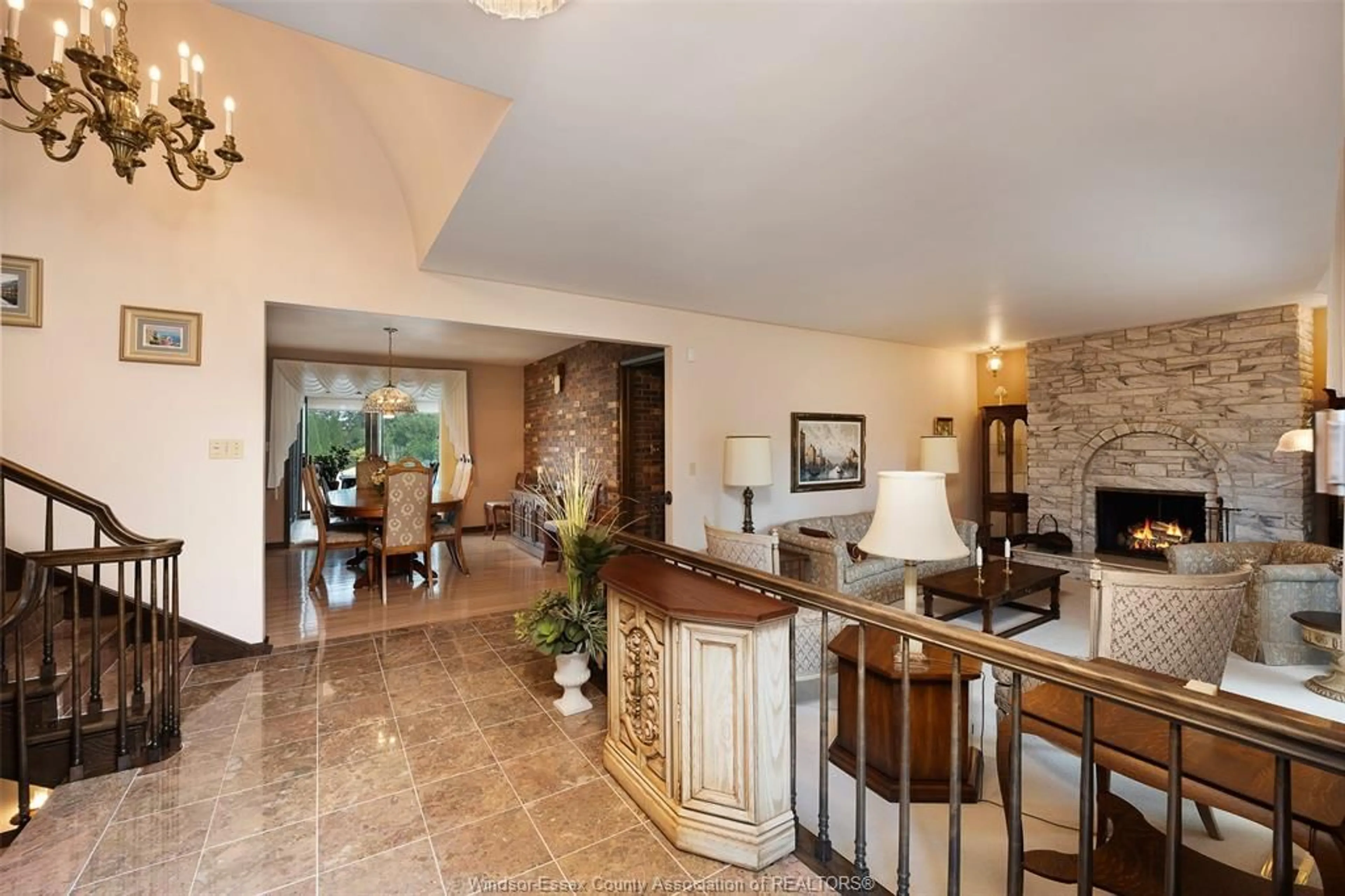 Indoor foyer for 1528 RAVINE LINE Rd, Kingsville Ontario N9Y 2W9