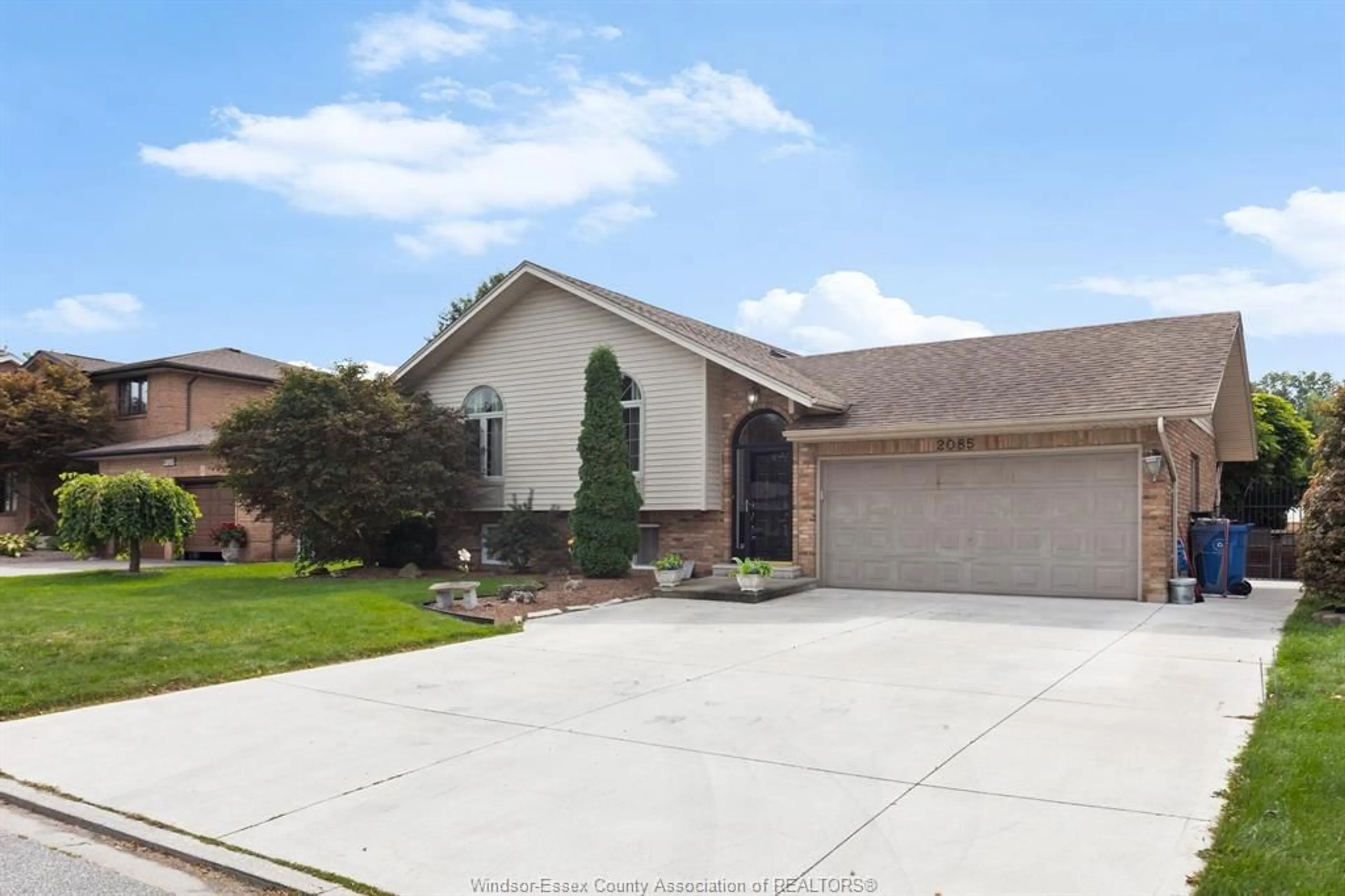 Home with vinyl exterior material, street for 2085 EDGEMORE, LaSalle Ontario N9H 2J9