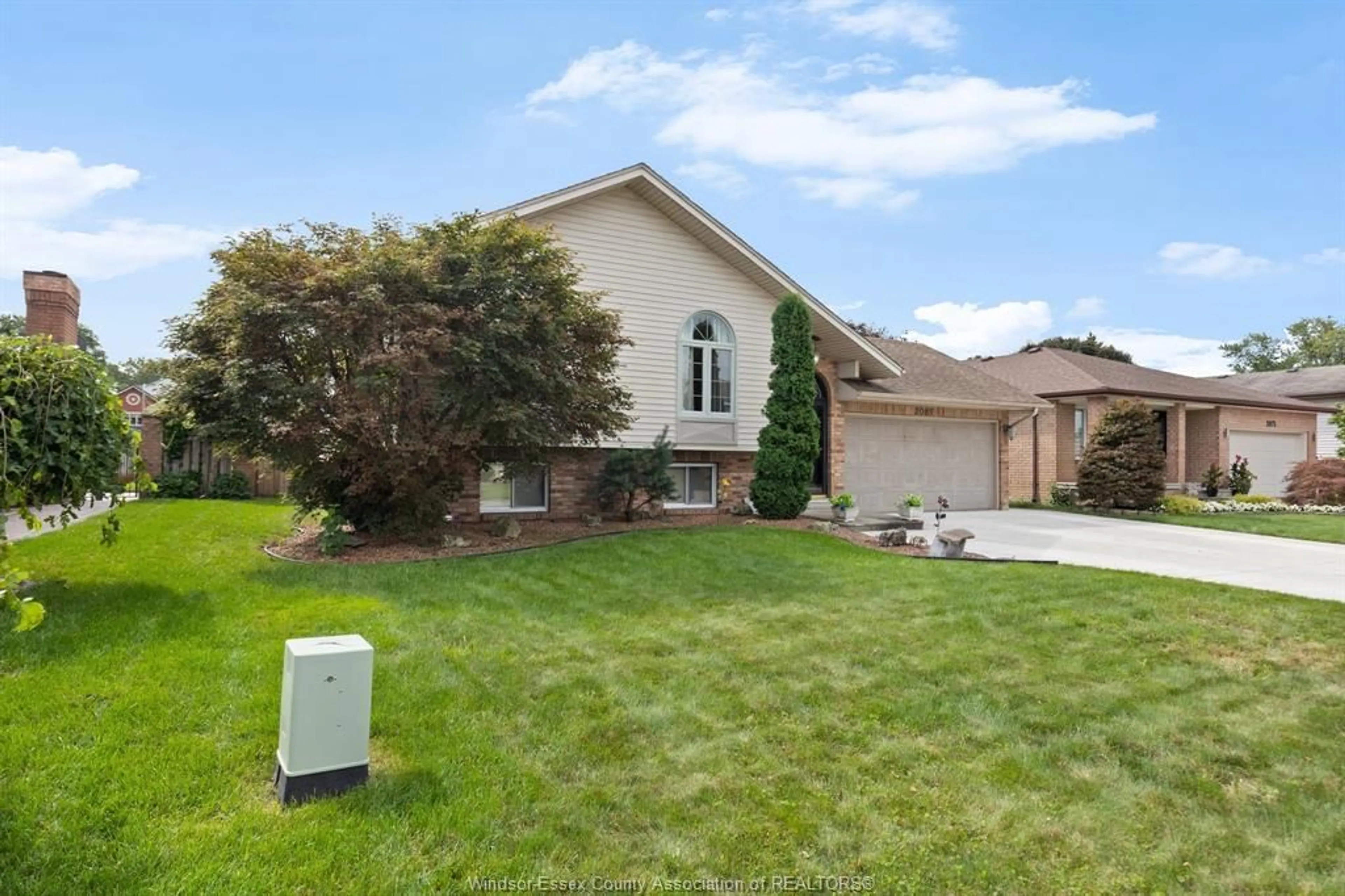 Home with vinyl exterior material, street for 2085 EDGEMORE, LaSalle Ontario N9H 2J9