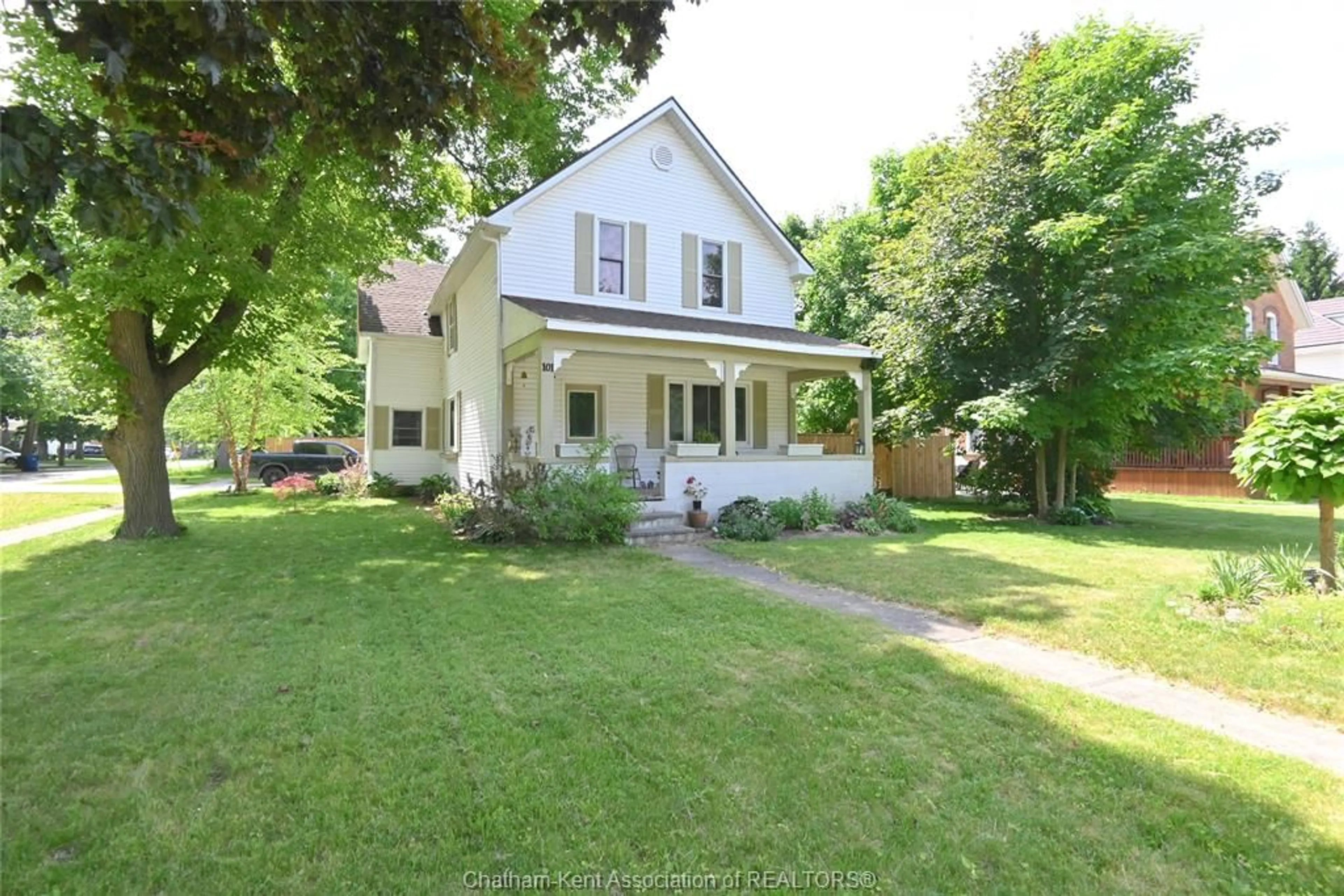 A pic from outside/outdoor area/front of a property/back of a property/a pic from drone, street for 101 MAIN St, Ridgetown Ontario N0P 2C0