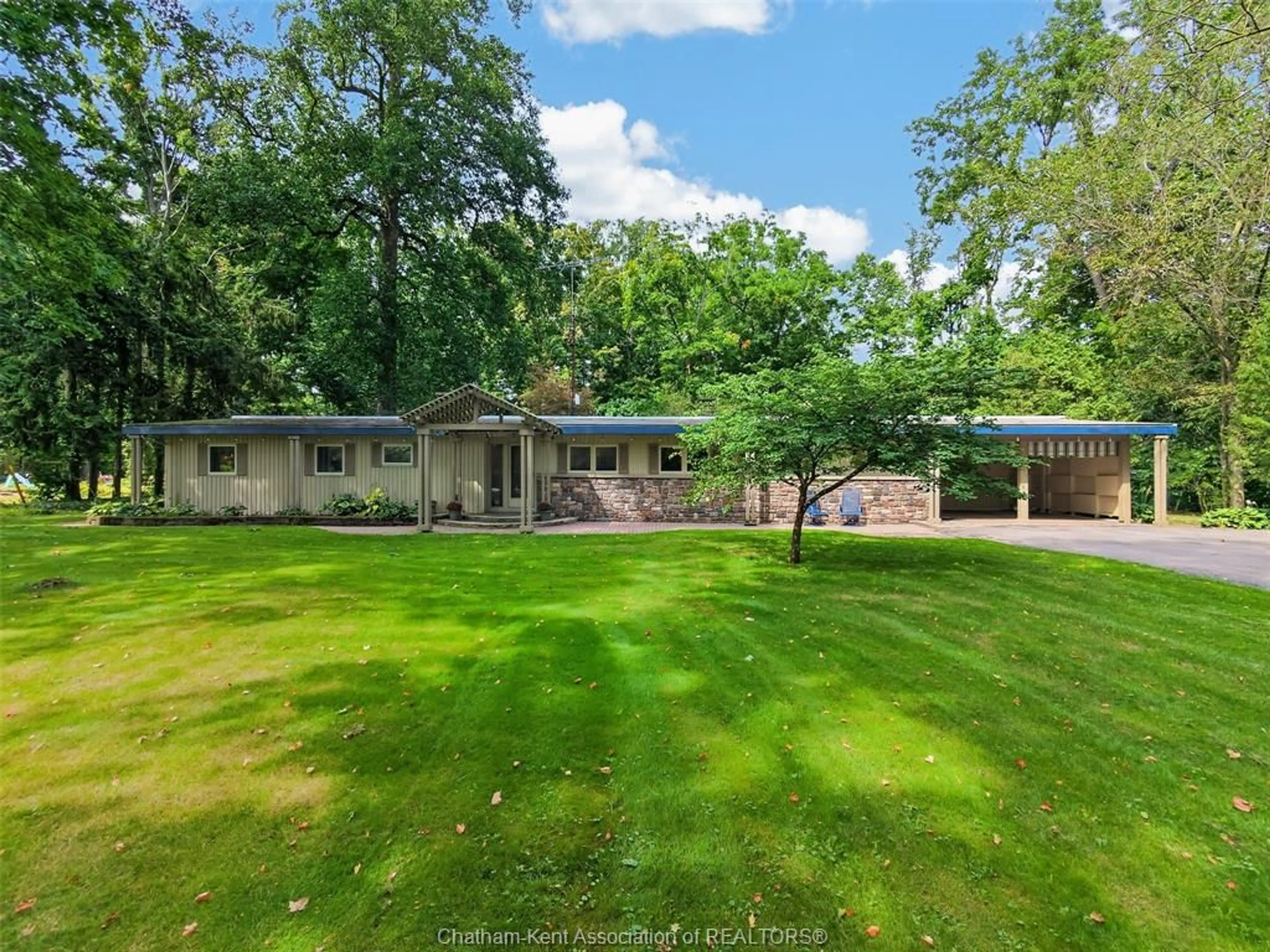 A pic from outside/outdoor area/front of a property/back of a property/a pic from drone, unknown for 9187 Doyle Line, Chatham Ontario N7M 5J3