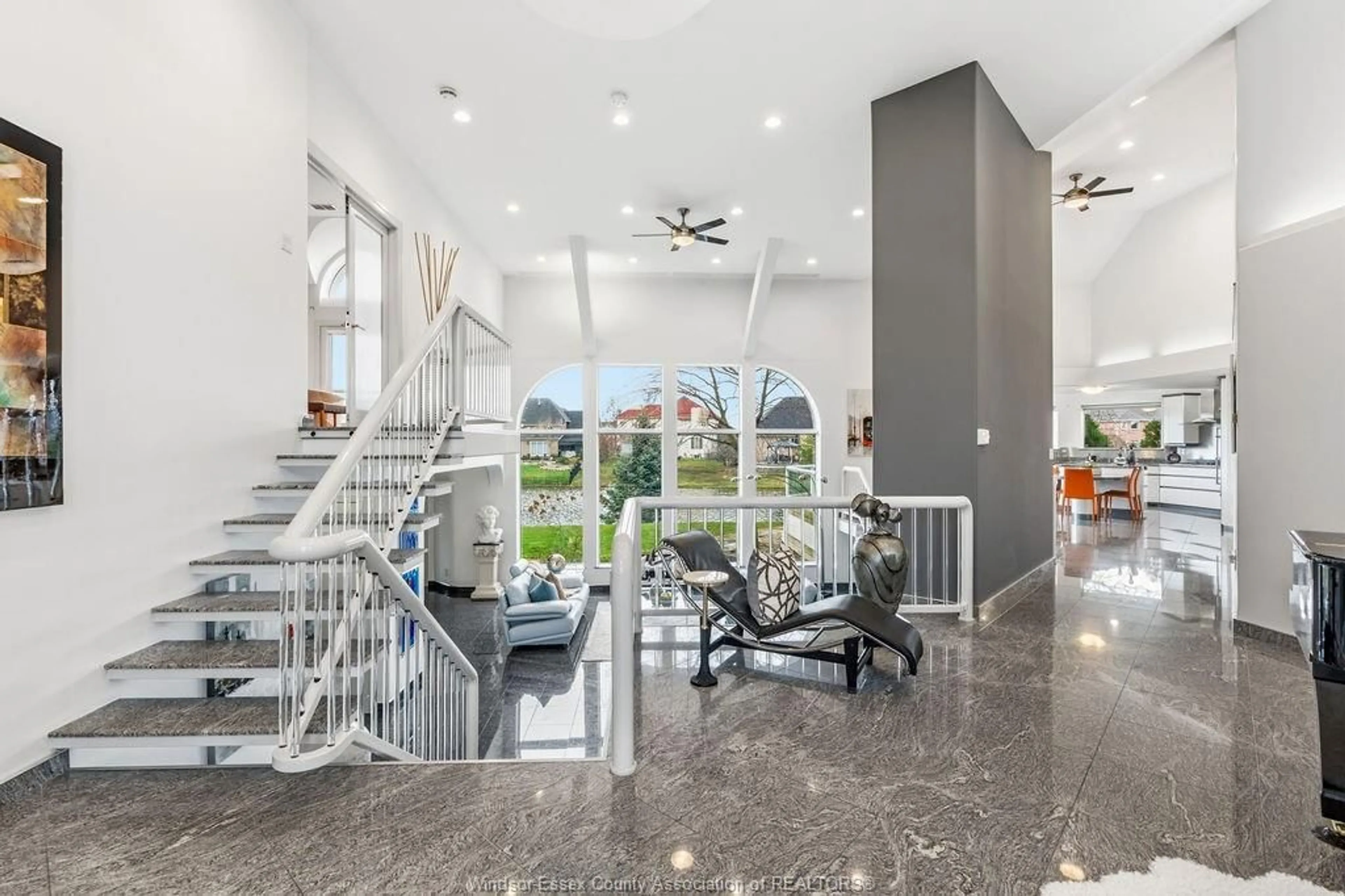 Indoor foyer for 4572 LAKE GRANDE Crt, Windsor Ontario N9G 2R3