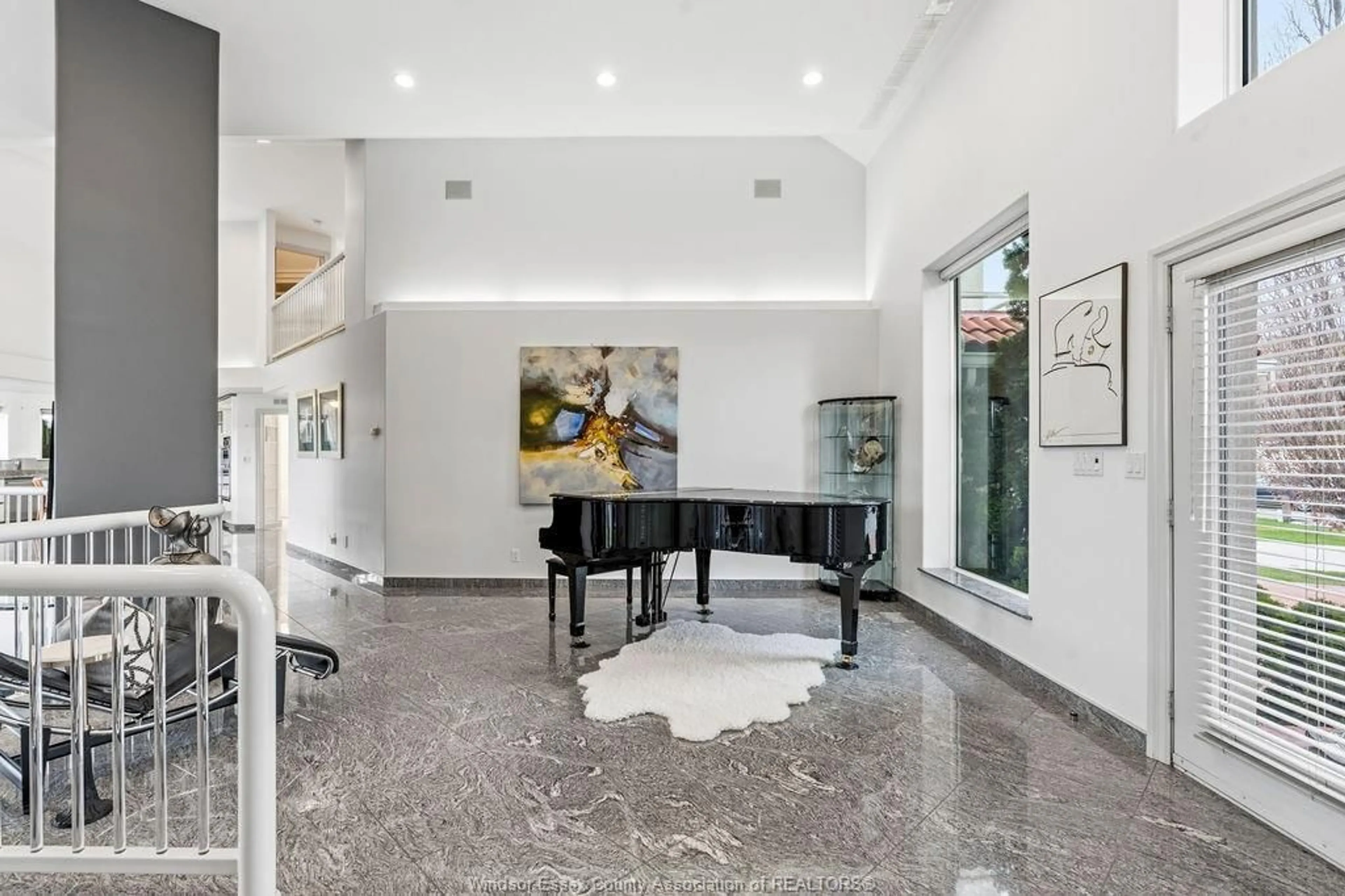 Lobby for 4572 LAKE GRANDE Crt, Windsor Ontario N9G 2R3
