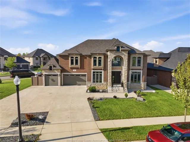 30 AUGUSTUS Crt, LaSalle 2