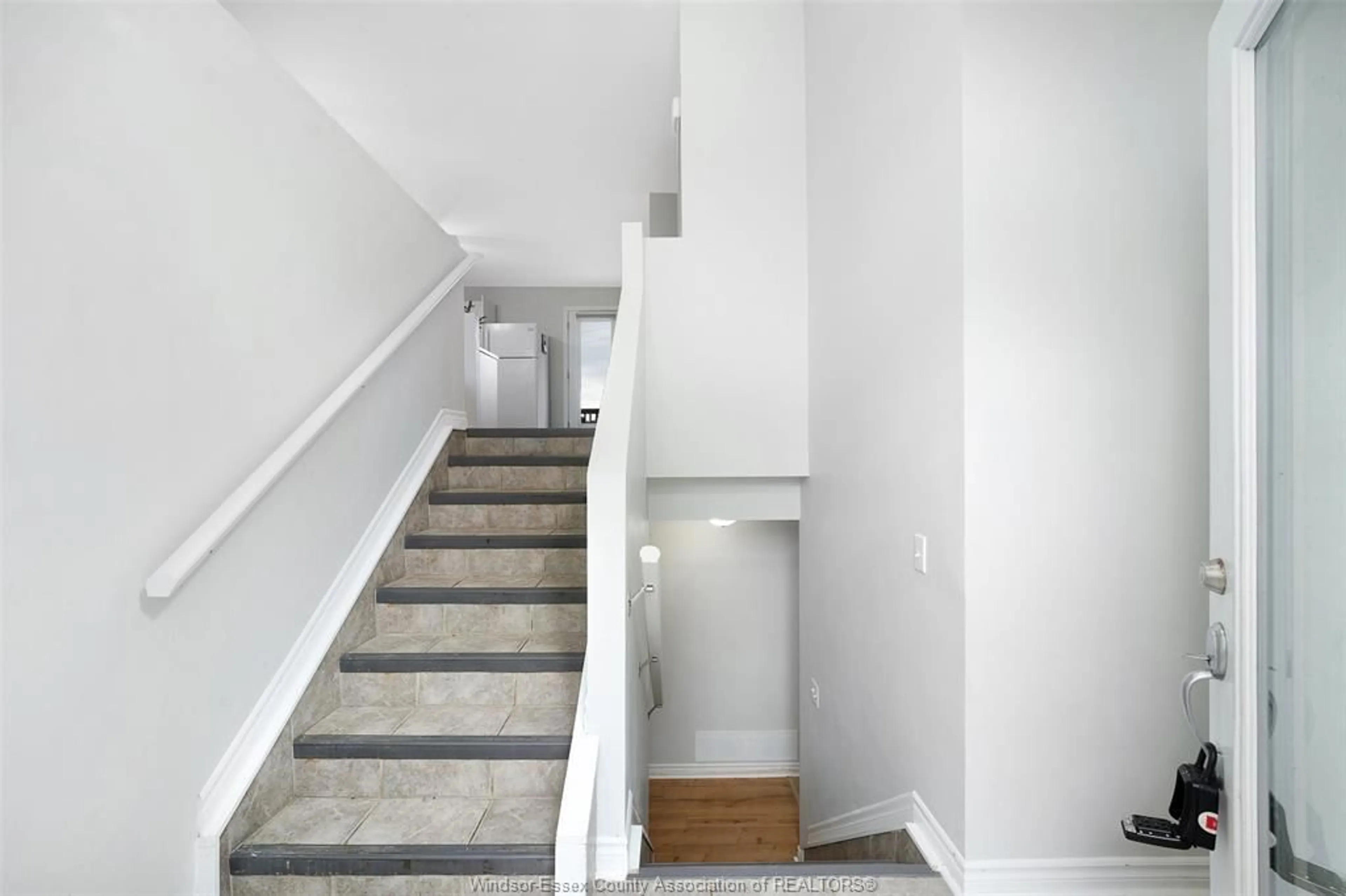 Stairs for 1233 ARMANDA St, Windsor Ontario N9C 3W8