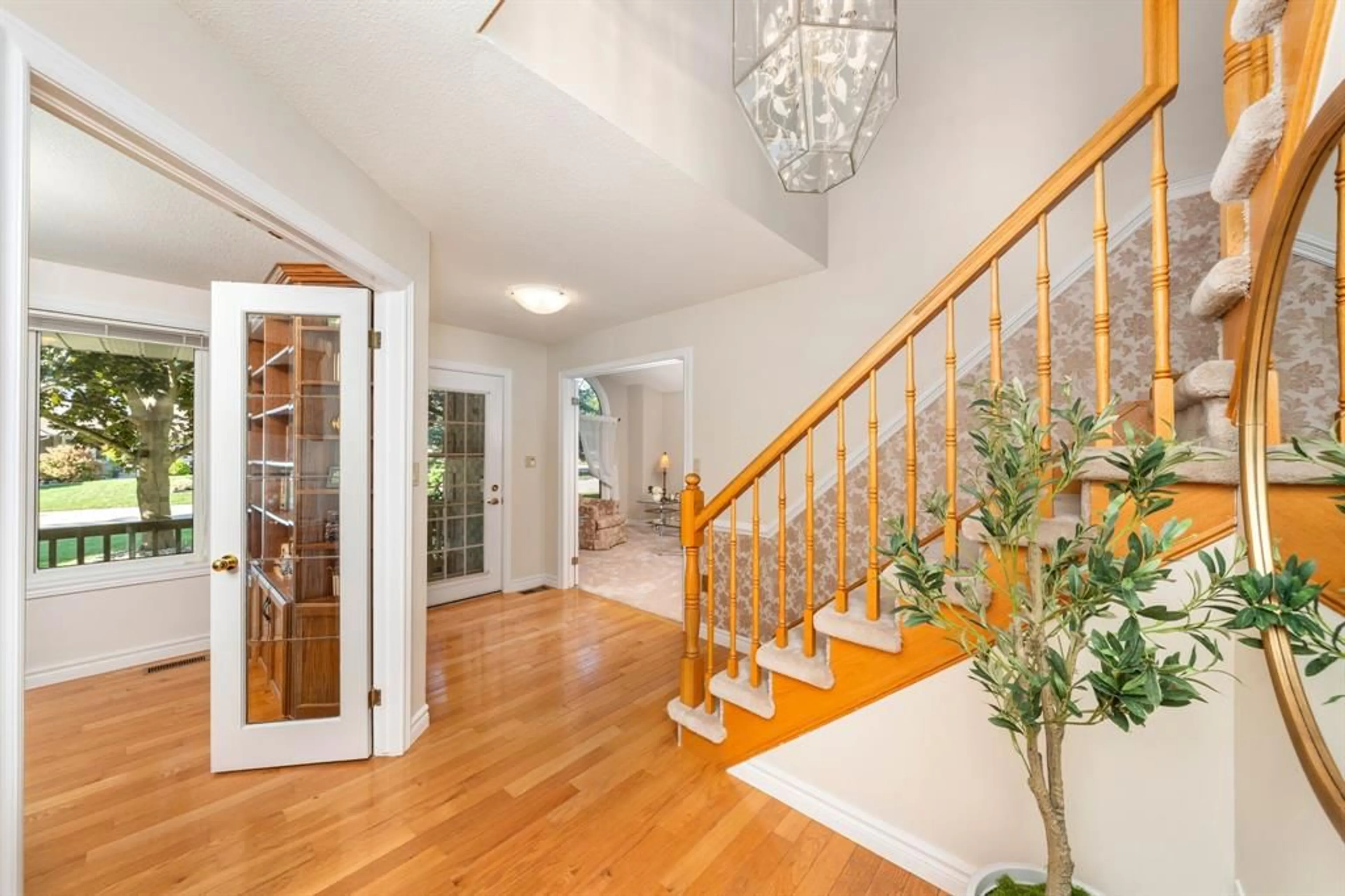 Indoor entryway for 1328 Daley Ave, Sarnia Ontario N7S 5X5