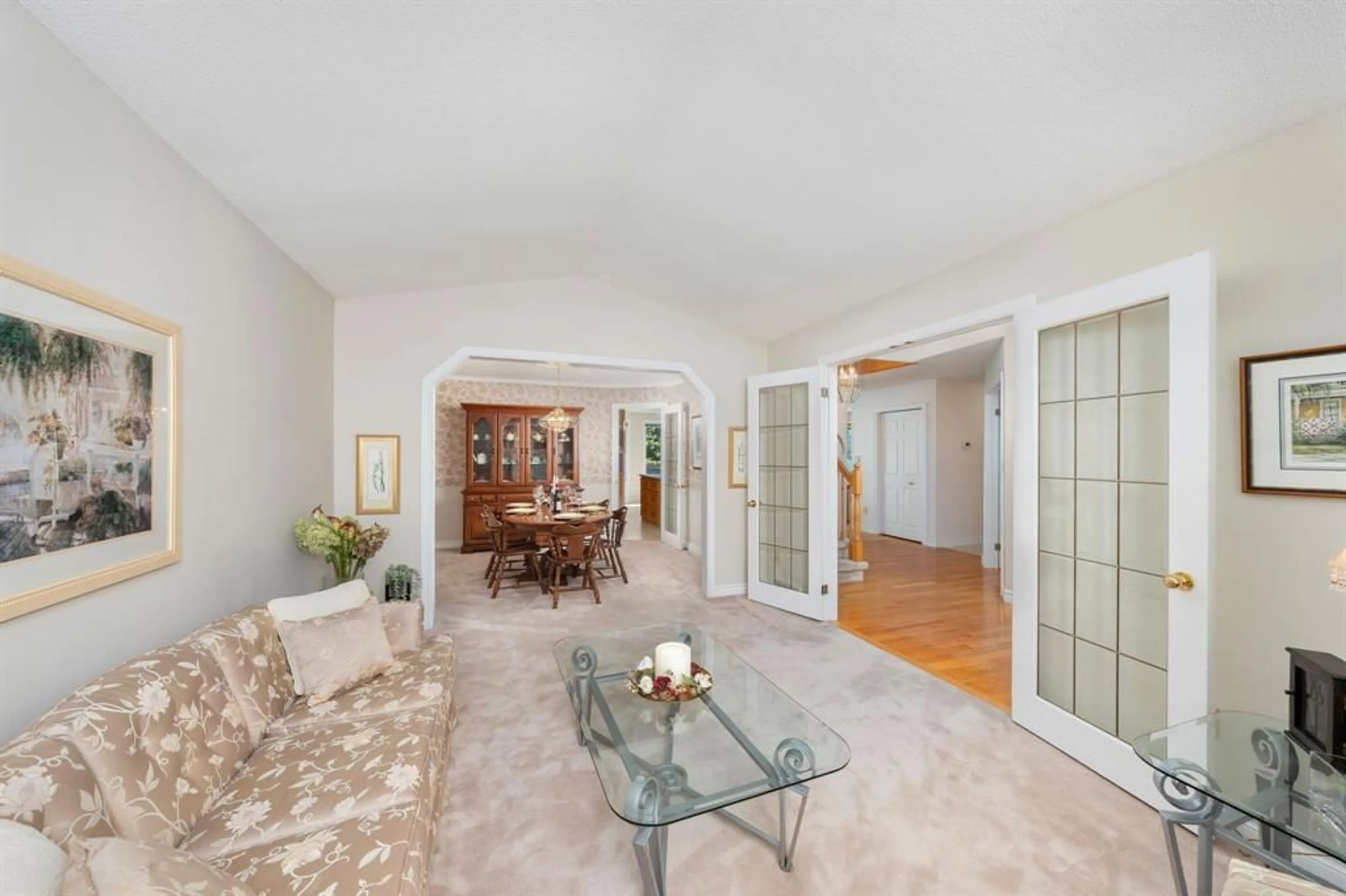Indoor foyer for 1328 Daley Ave, Sarnia Ontario N7S 5X5