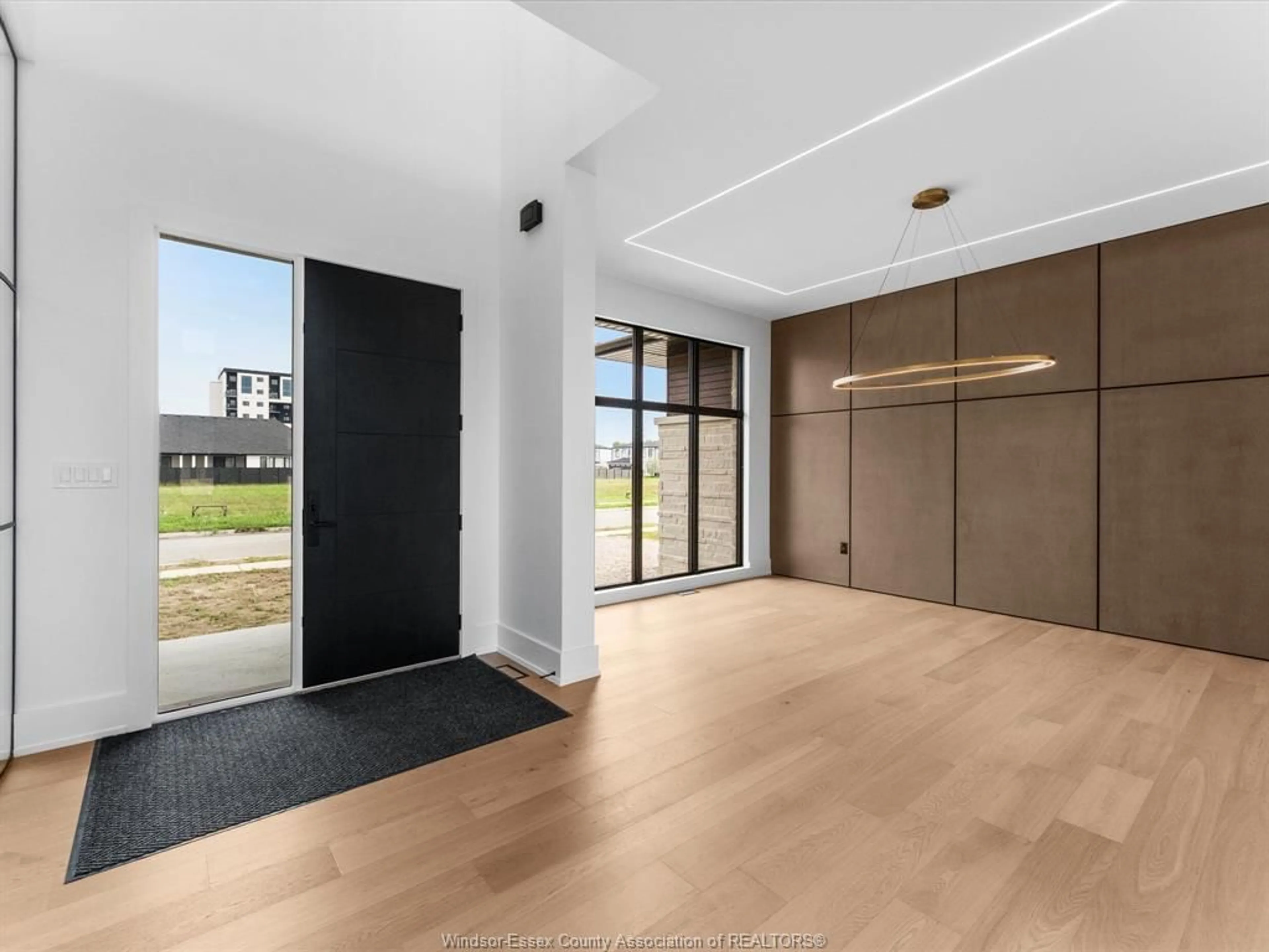 Indoor foyer for 4910 Terra Bella, LaSalle Ontario N9H 0N1