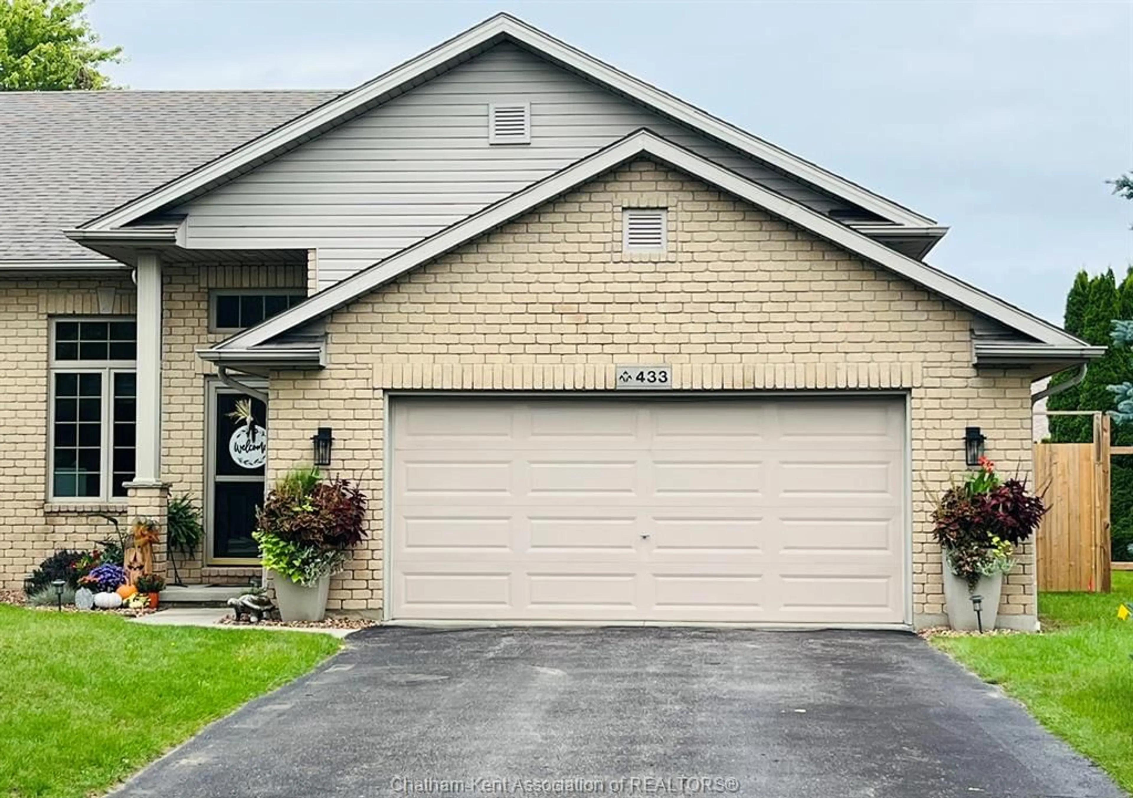 Home with brick exterior material, street for 433 KEIL Trail, Chatham Ontario N7L 5R2