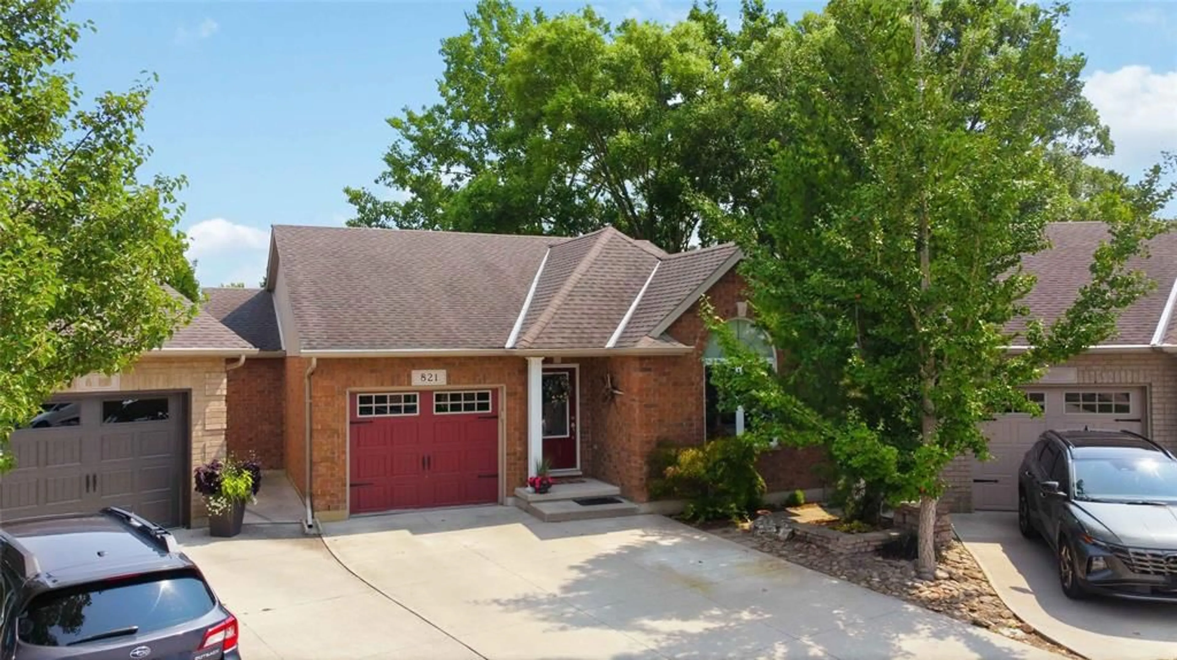 Home with brick exterior material, street for 821 Carriage Way, Sarnia Ontario N7W 0A5