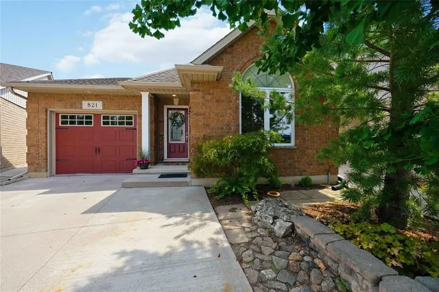 821 Carriage Way, Sarnia 3
