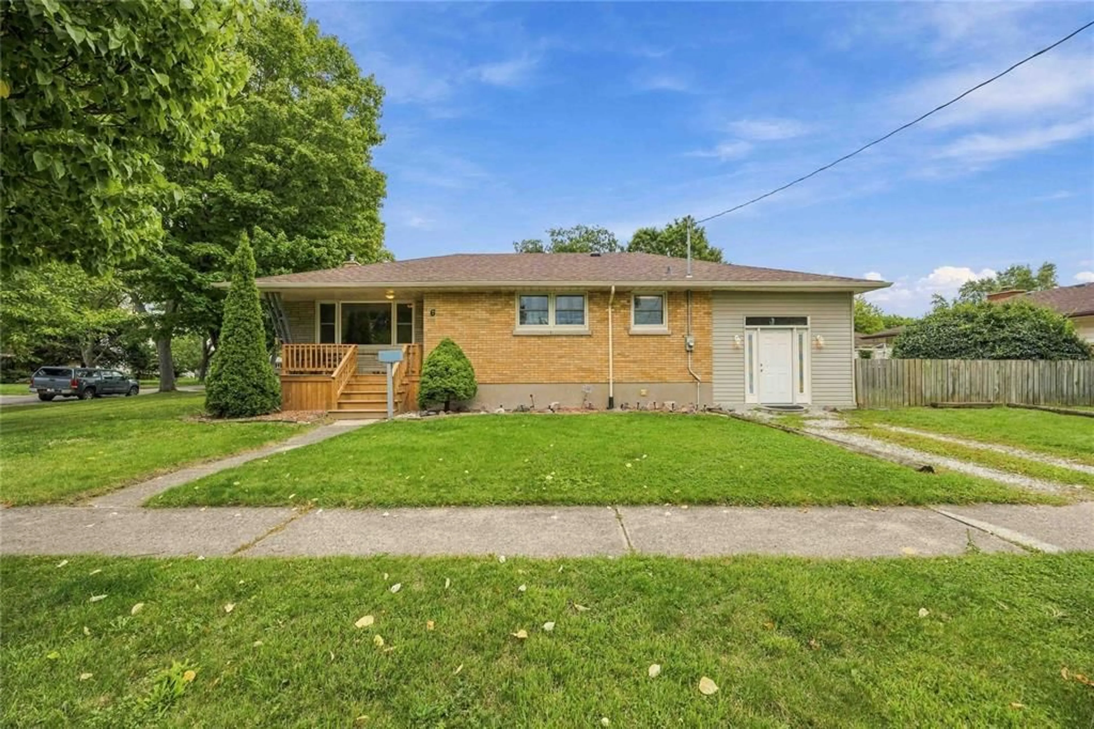 Unknown for 6 MASSEY Cres, Sarnia Ontario N7S 2P5