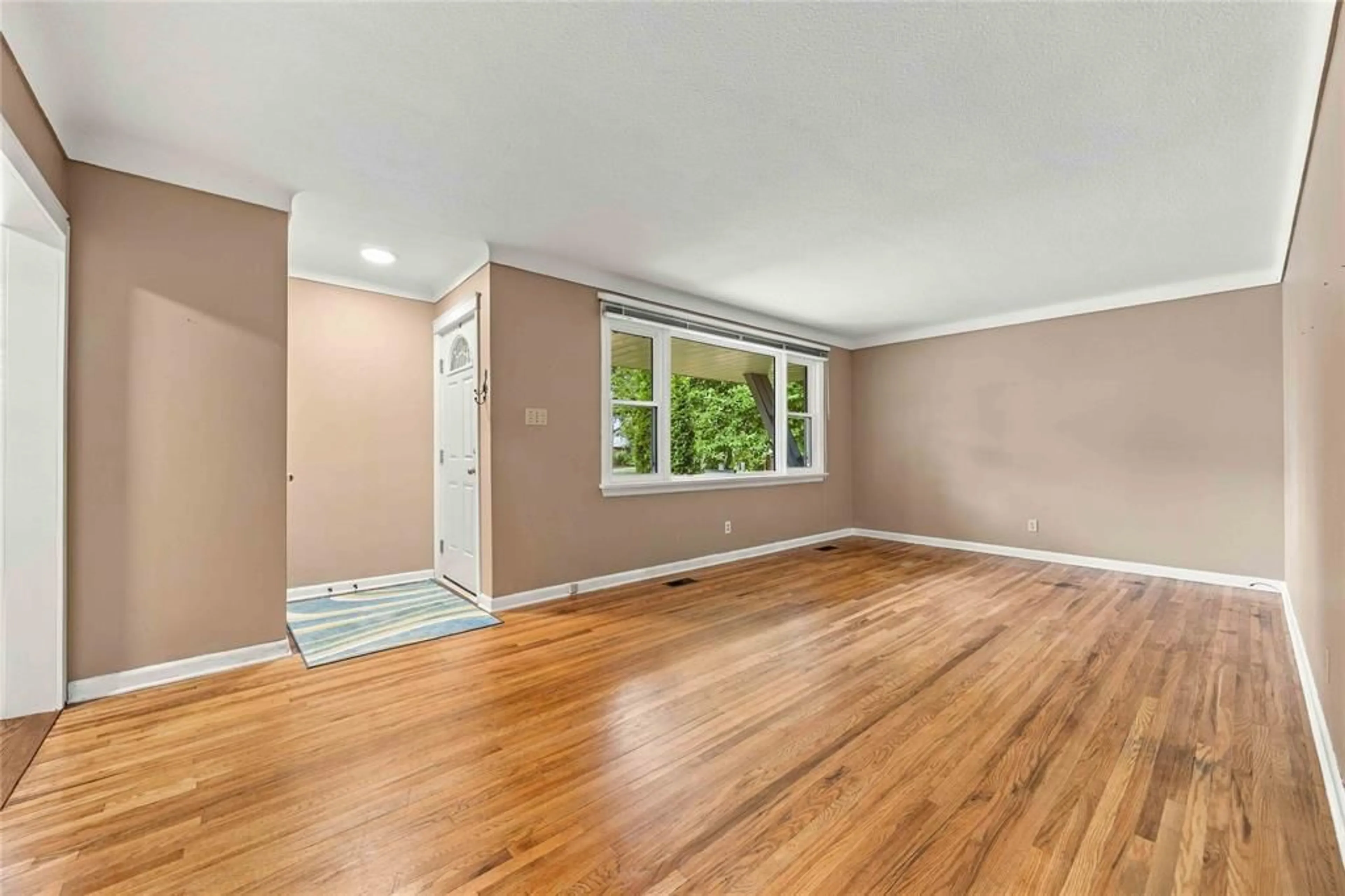 A pic of a room for 6 MASSEY Cres, Sarnia Ontario N7S 2P5