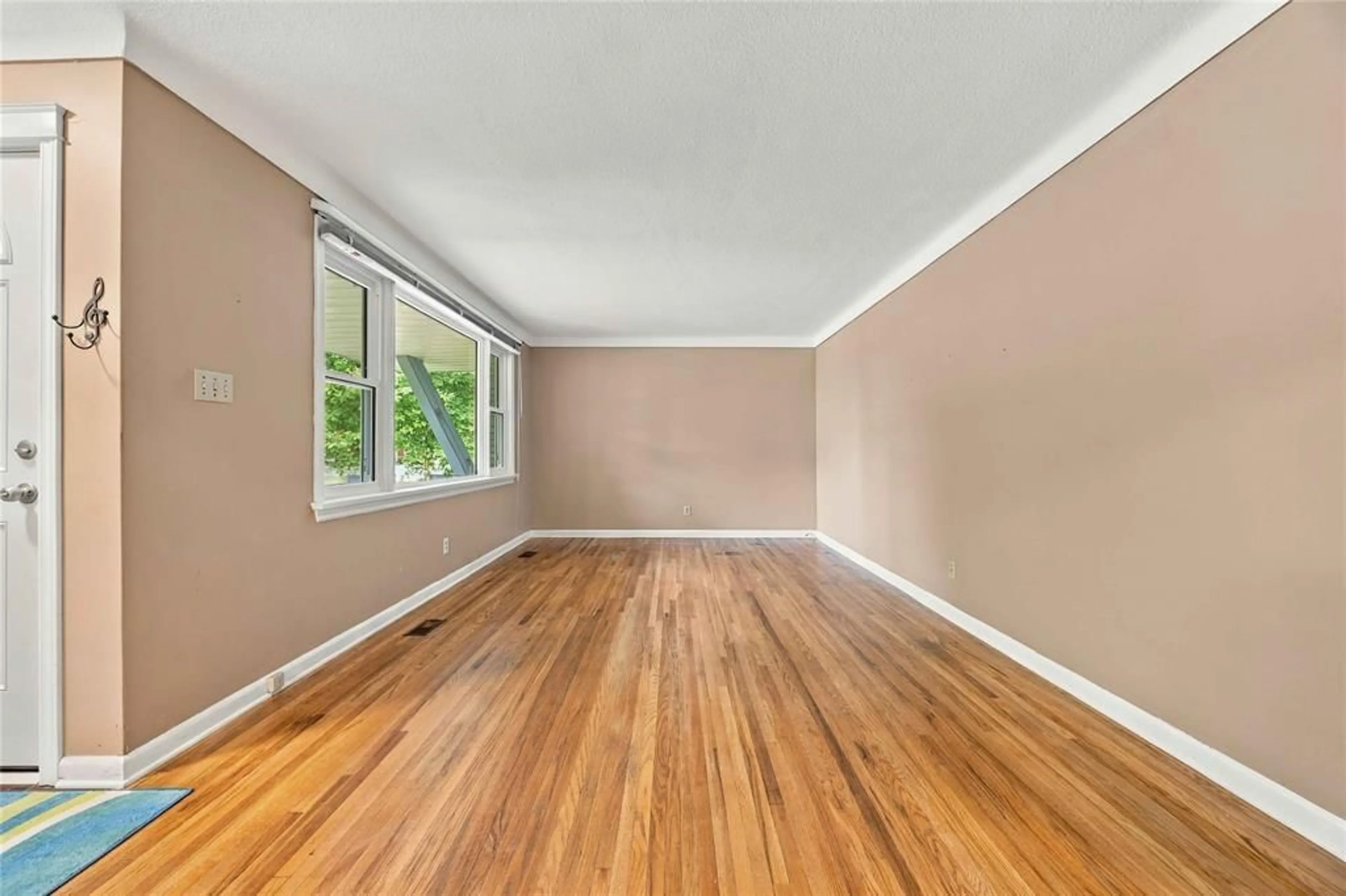 A pic of a room for 6 MASSEY Cres, Sarnia Ontario N7S 2P5