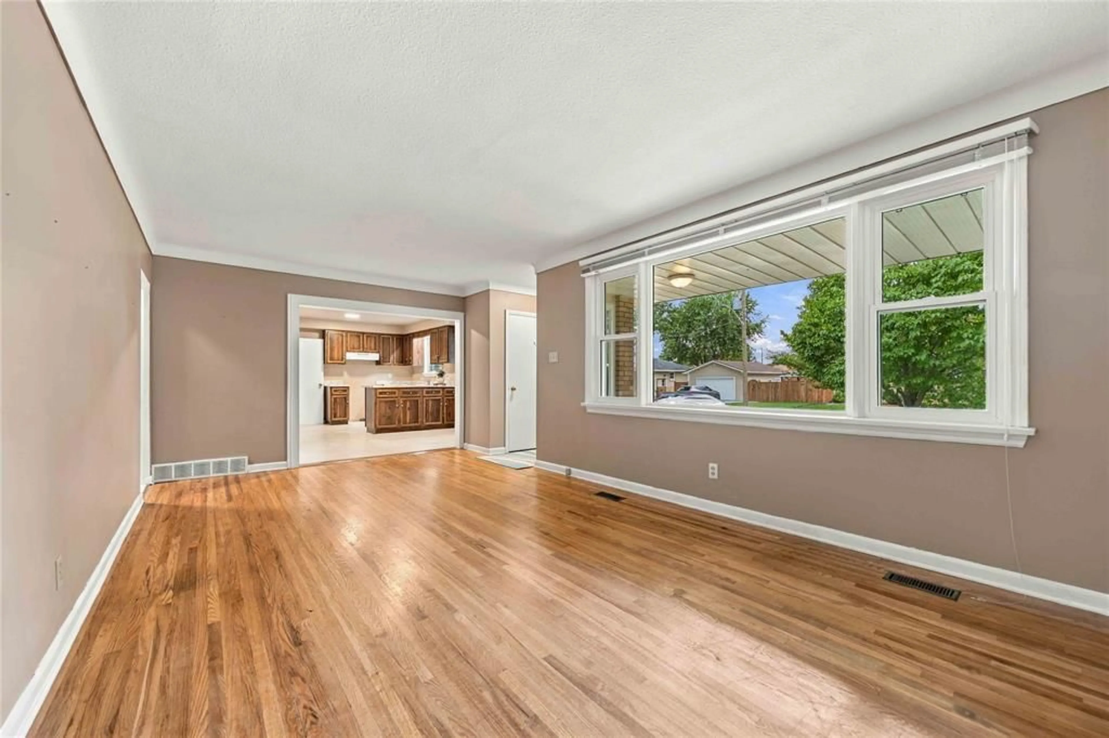 A pic of a room for 6 MASSEY Cres, Sarnia Ontario N7S 2P5