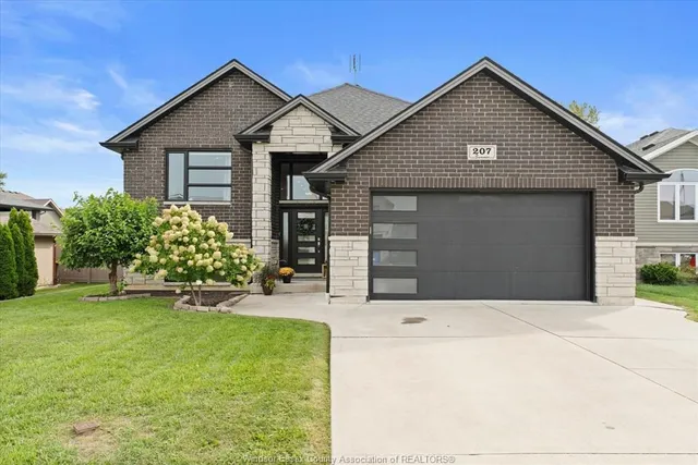 207 SUMMER St, Belle River 2