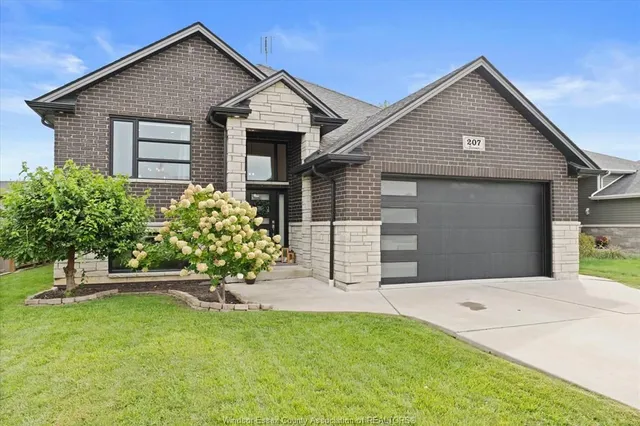 207 SUMMER St, Belle River 3