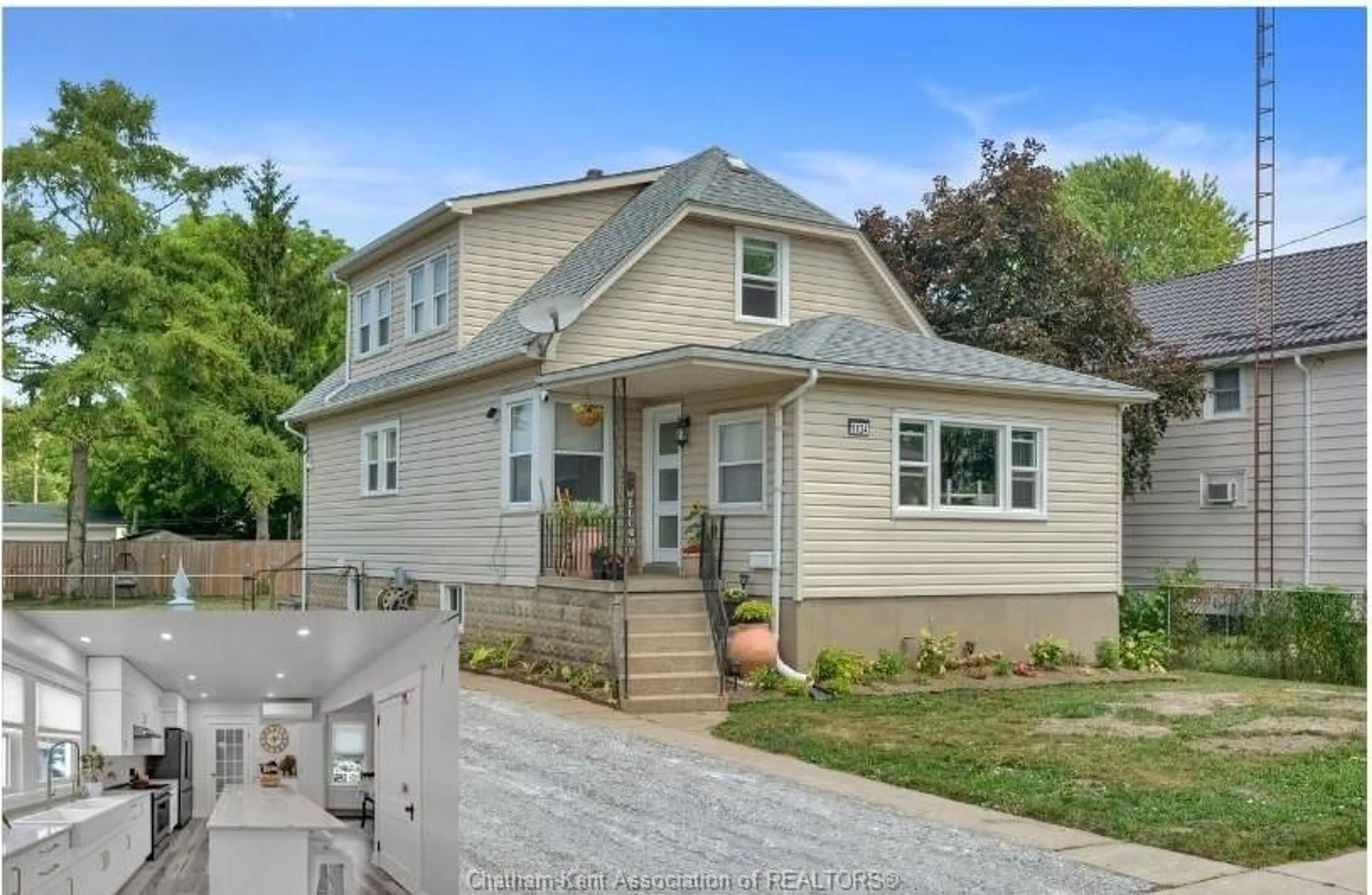 Home with vinyl exterior material, street for 1134 Elizabeth St, Wallaceburg Ontario N8A 3A8