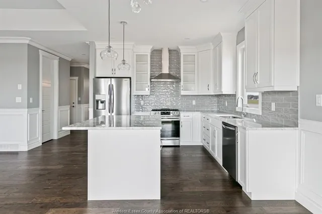 445 CASERTA Cres, Lakeshore 5