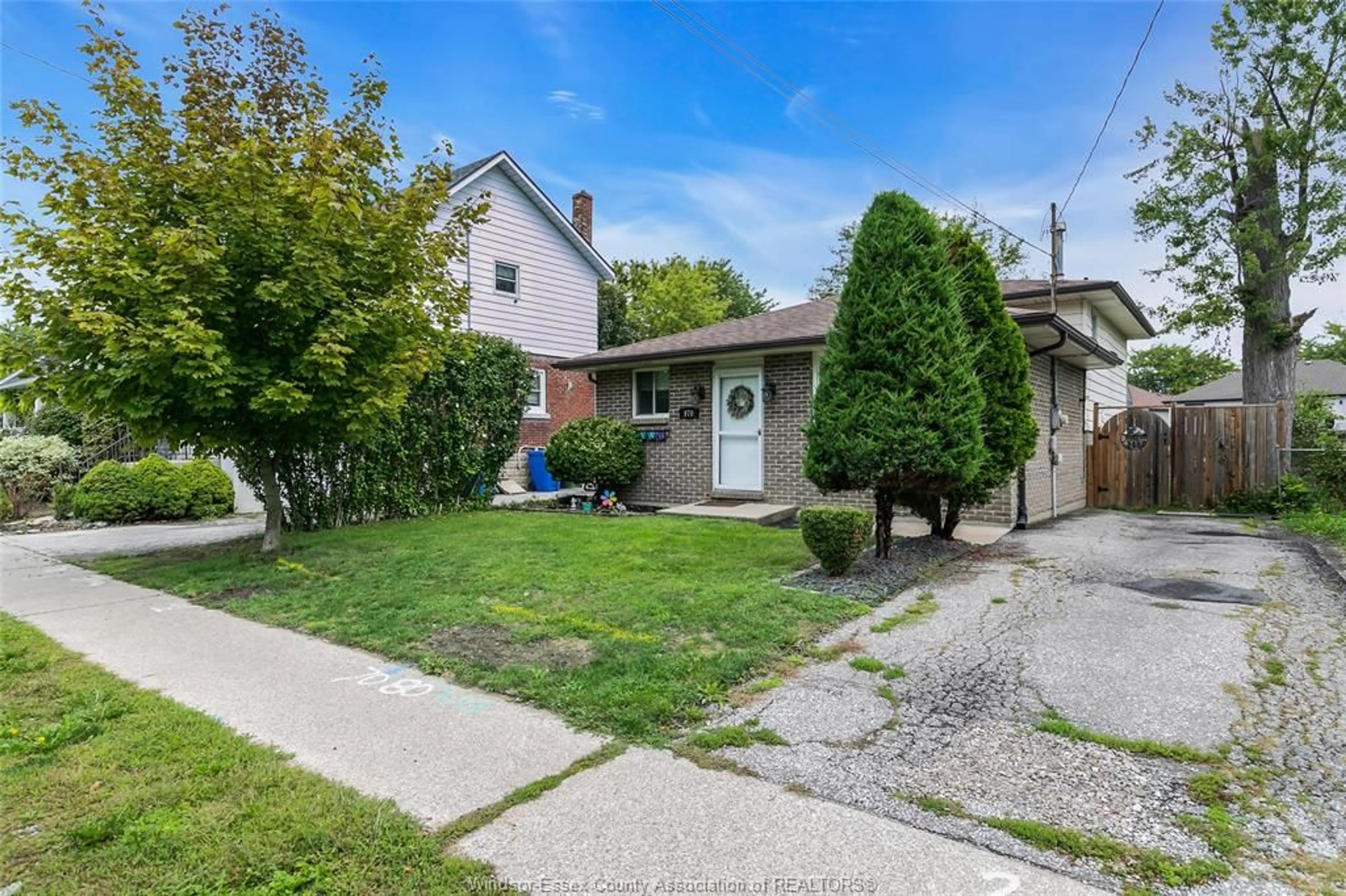 A pic from outside/outdoor area/front of a property/back of a property/a pic from drone, street for 970 JARVIS Ave, Windsor Ontario N8P 1C9