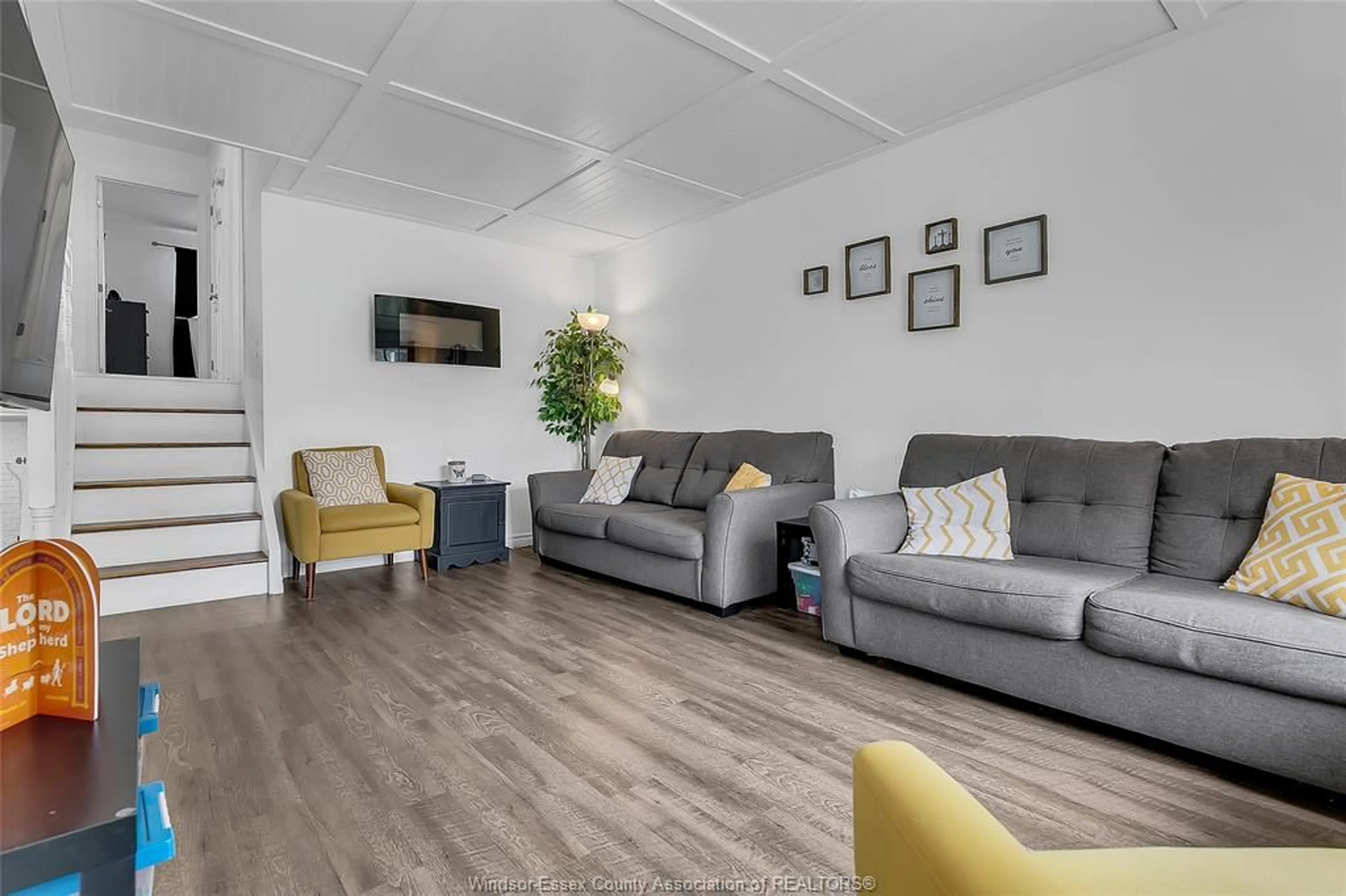 Living room with furniture, wood/laminate floor for 970 JARVIS Ave, Windsor Ontario N8P 1C9