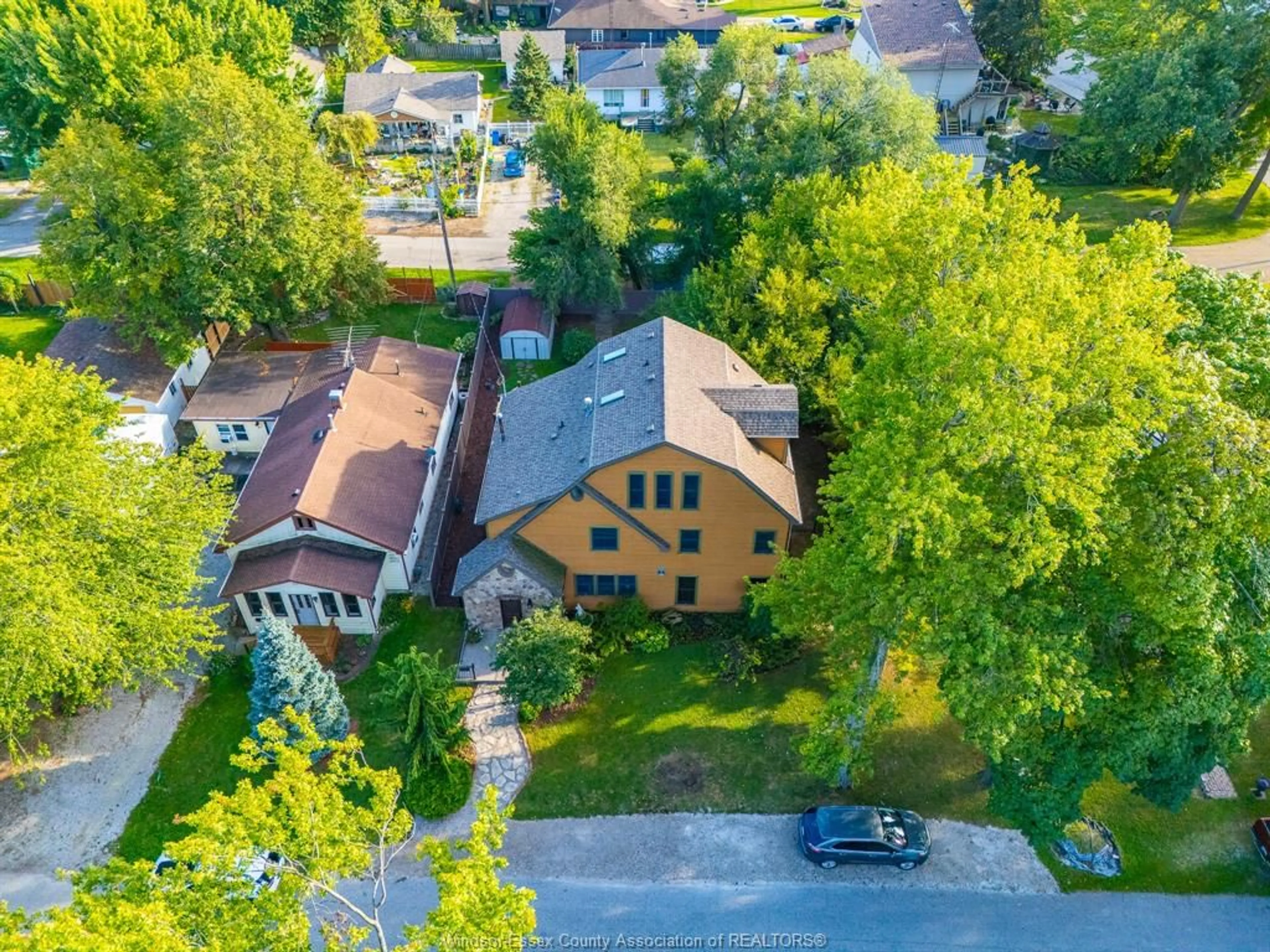 A pic from outside/outdoor area/front of a property/back of a property/a pic from drone, street for 71 Scott Dr, Amherstburg Ontario N9V 1V5