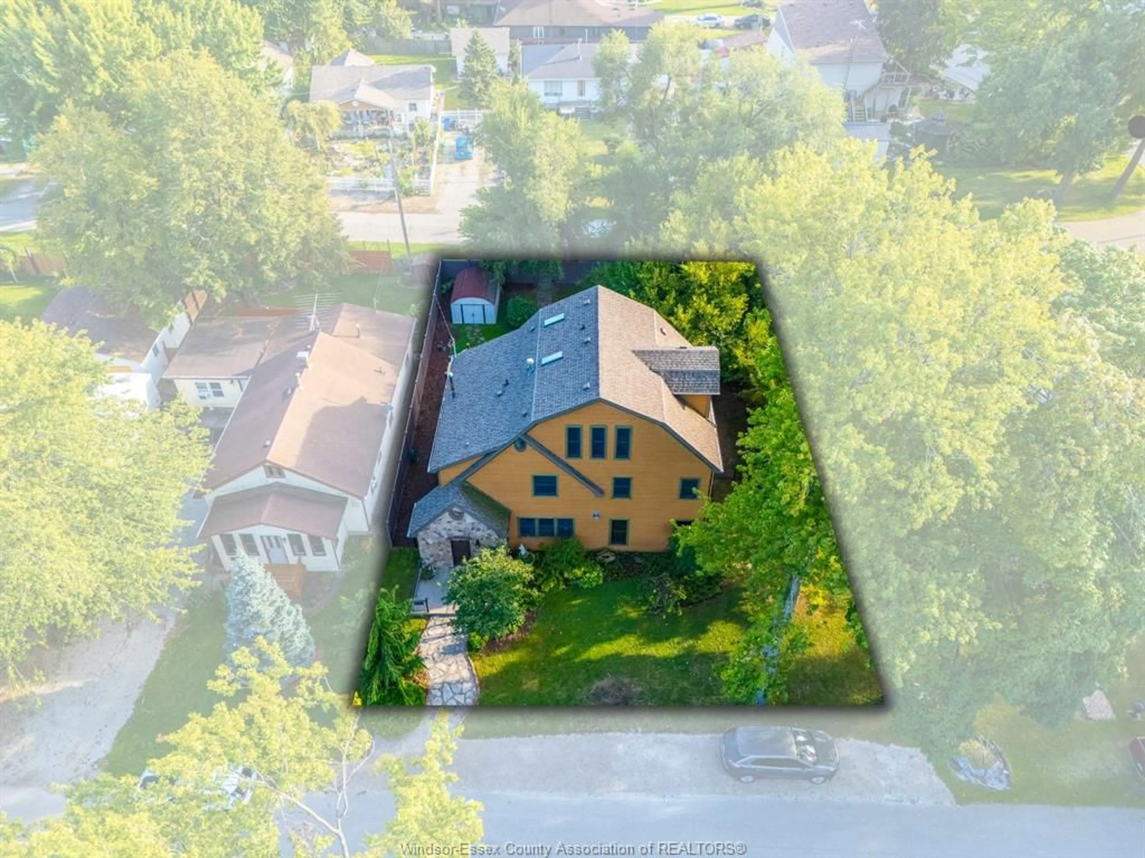 A pic from outside/outdoor area/front of a property/back of a property/a pic from drone, building for 71 Scott Dr, Amherstburg Ontario N9V 1V5