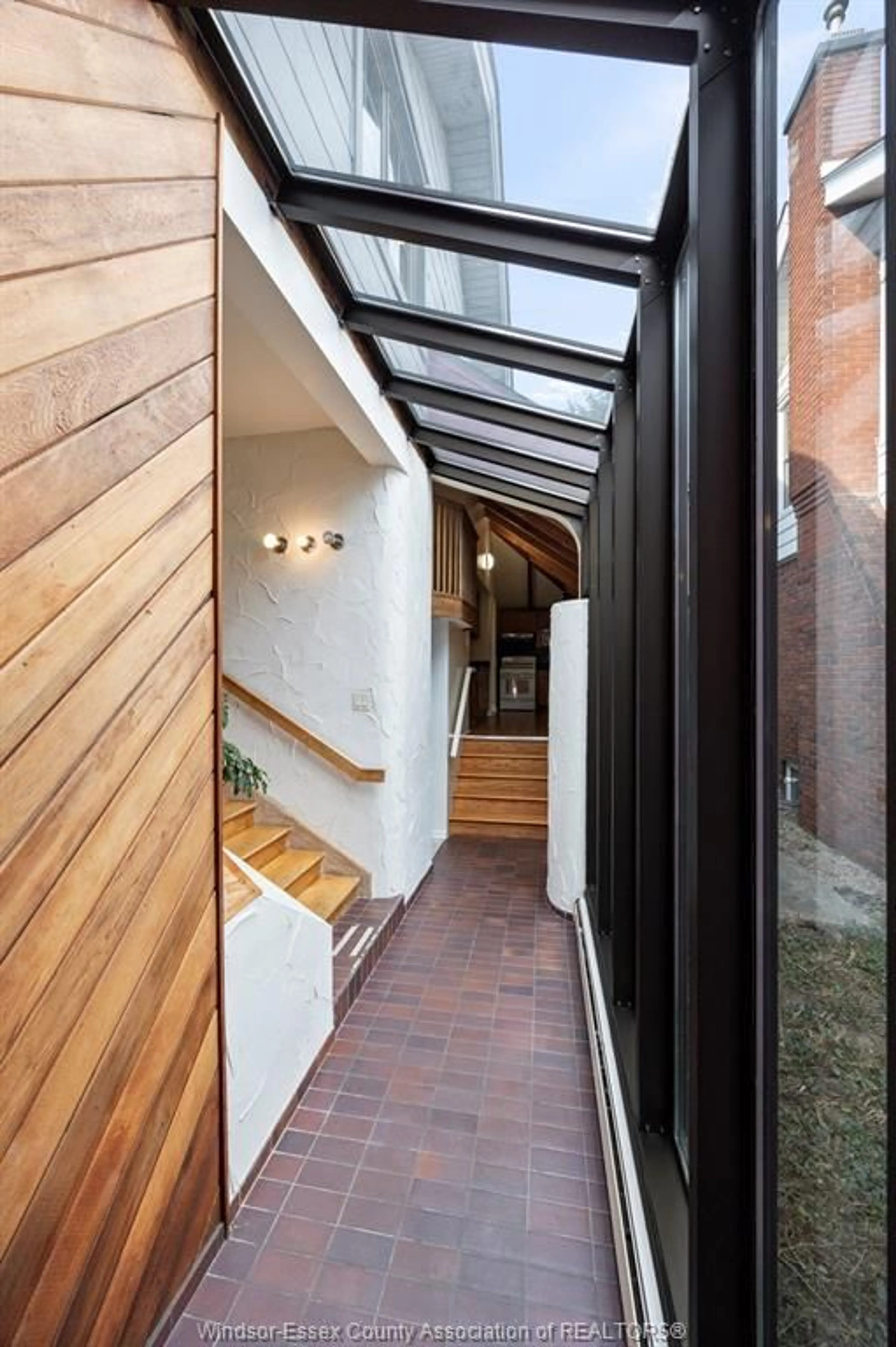Indoor entryway for 243 ESDRAS Pl, Windsor Ontario N8S 2M4