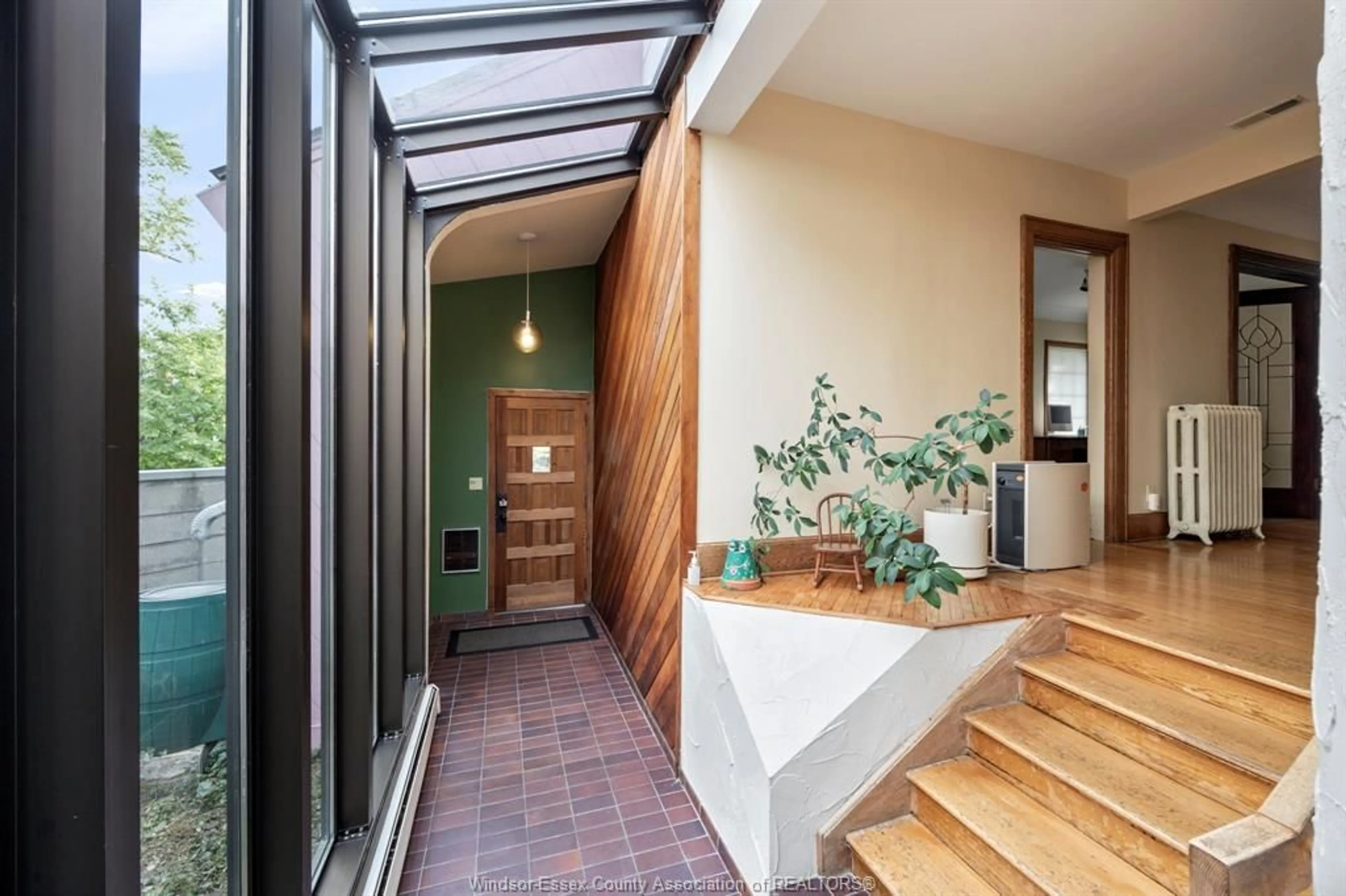 Indoor entryway for 243 ESDRAS Pl, Windsor Ontario N8S 2M4
