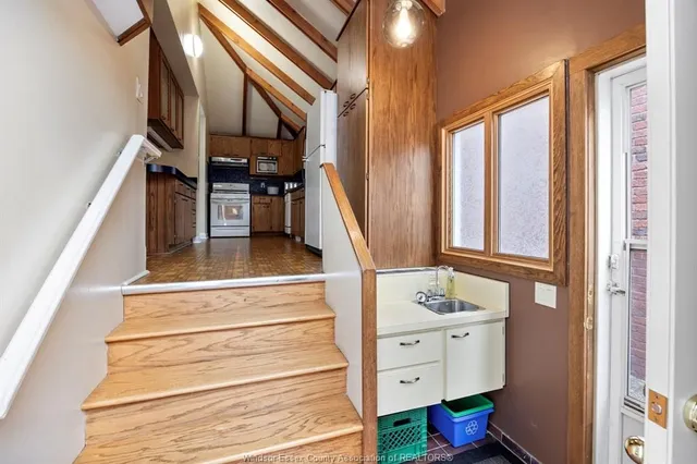 243 ESDRAS Pl, Windsor 5