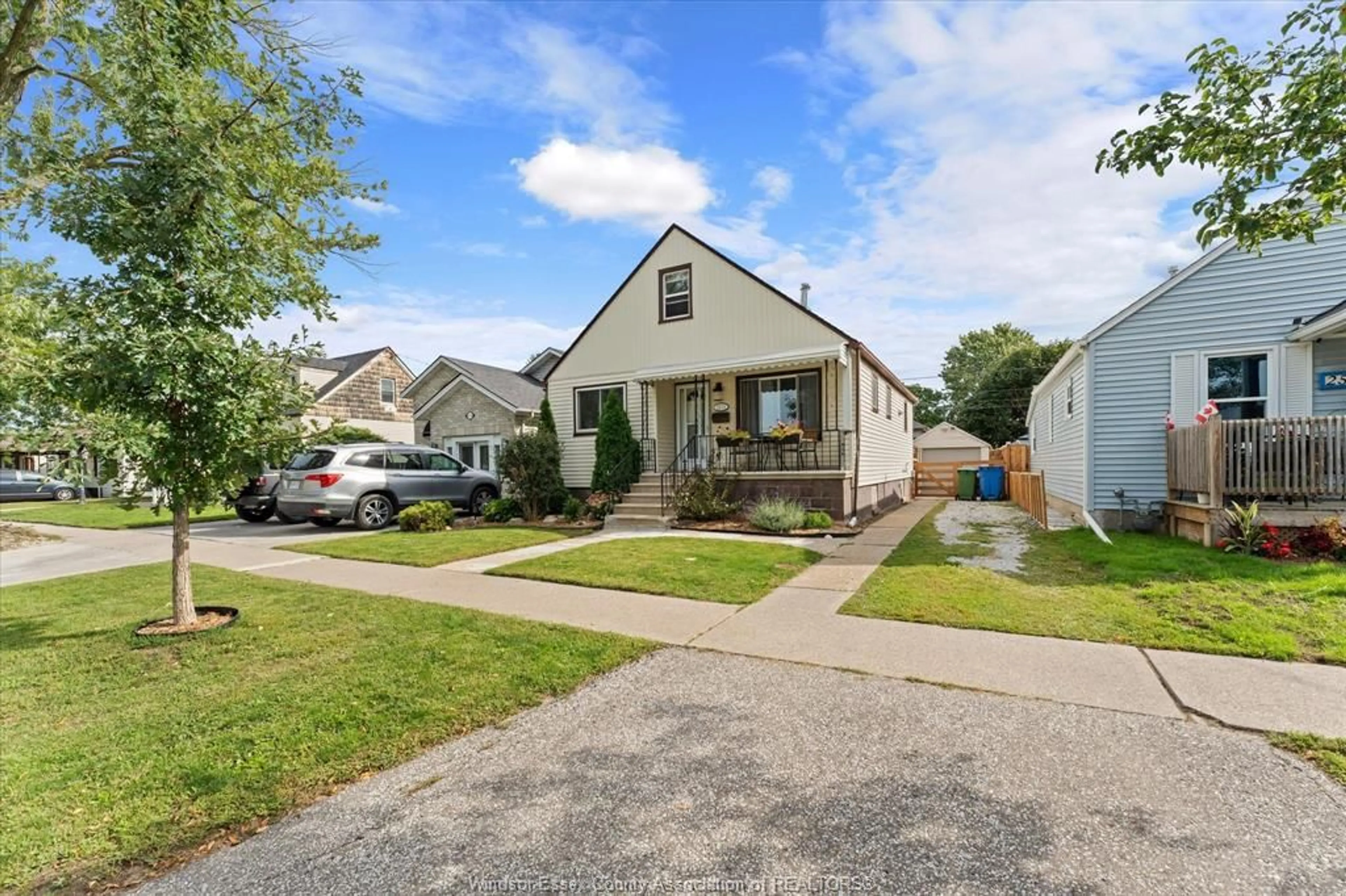 A pic from outside/outdoor area/front of a property/back of a property/a pic from drone, street for 2578 GEORGE, Windsor Ontario N8W 4M7