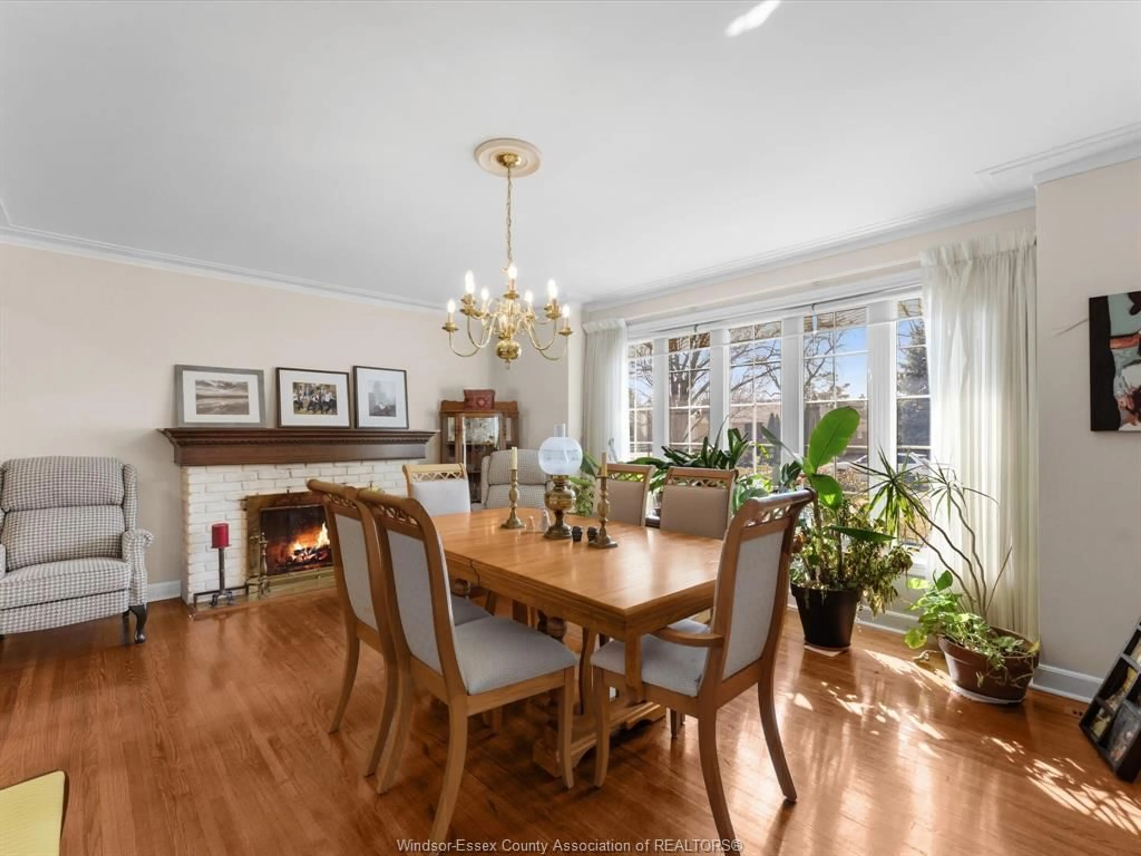 Dining room, wood/laminate floor for 264 PATRICE Dr, Windsor Ontario N8S 2R6