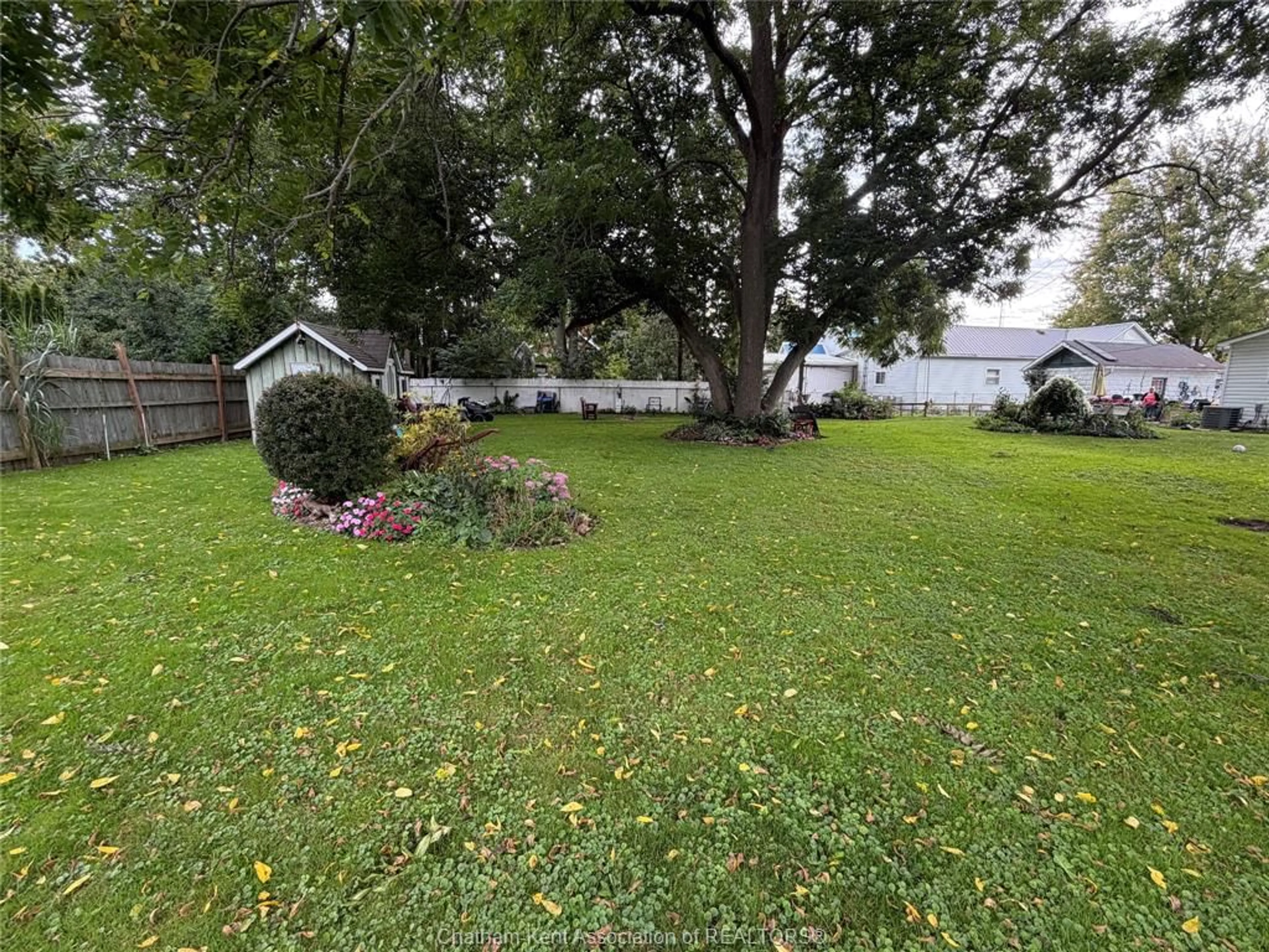 A pic from outside/outdoor area/front of a property/back of a property/a pic from drone, water/lake/river/ocean view for 469 West St, Dresden Ontario N0P 1M0