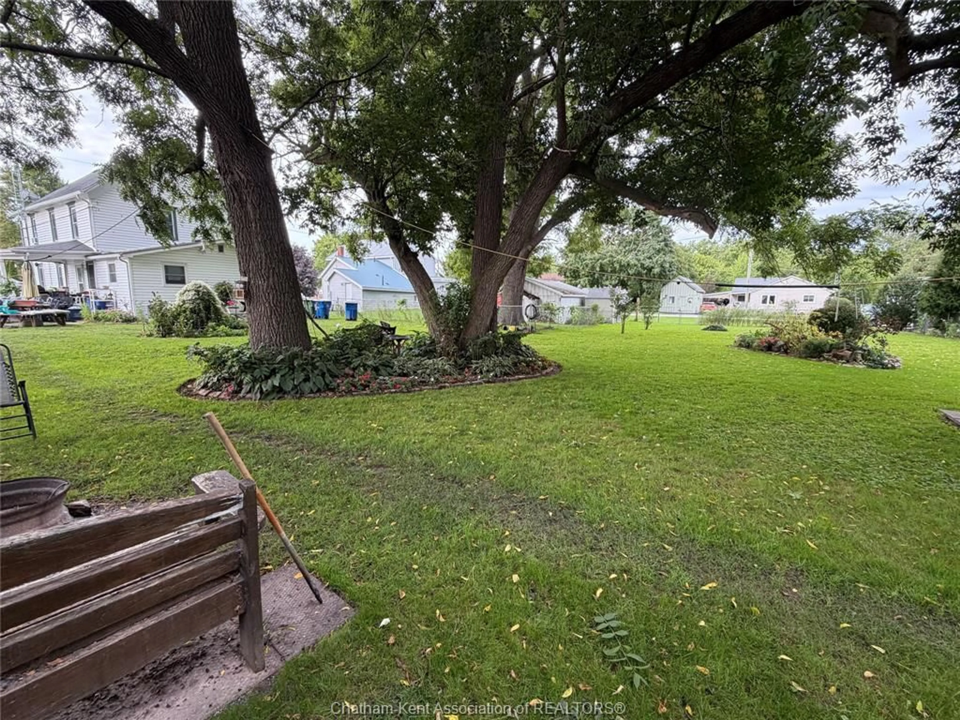 A pic from outside/outdoor area/front of a property/back of a property/a pic from drone, water/lake/river/ocean view for 469 West St, Dresden Ontario N0P 1M0