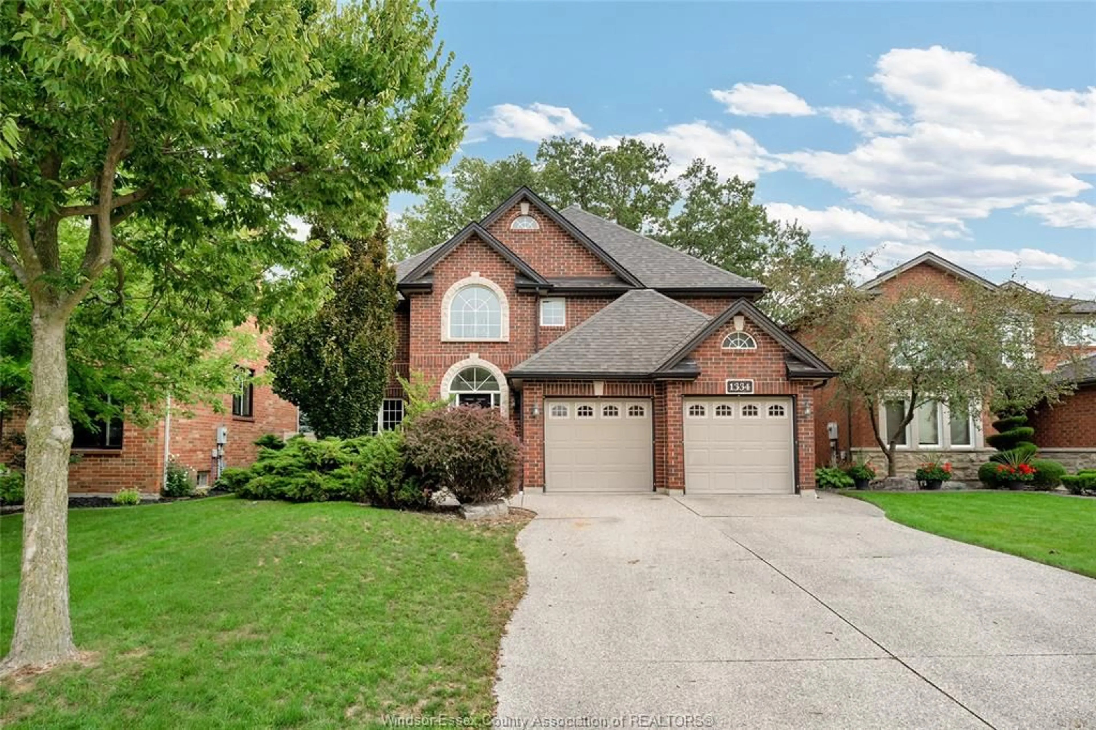 Home with brick exterior material, street for 1334 LAKEVIEW, Windsor Ontario N8P 1P1