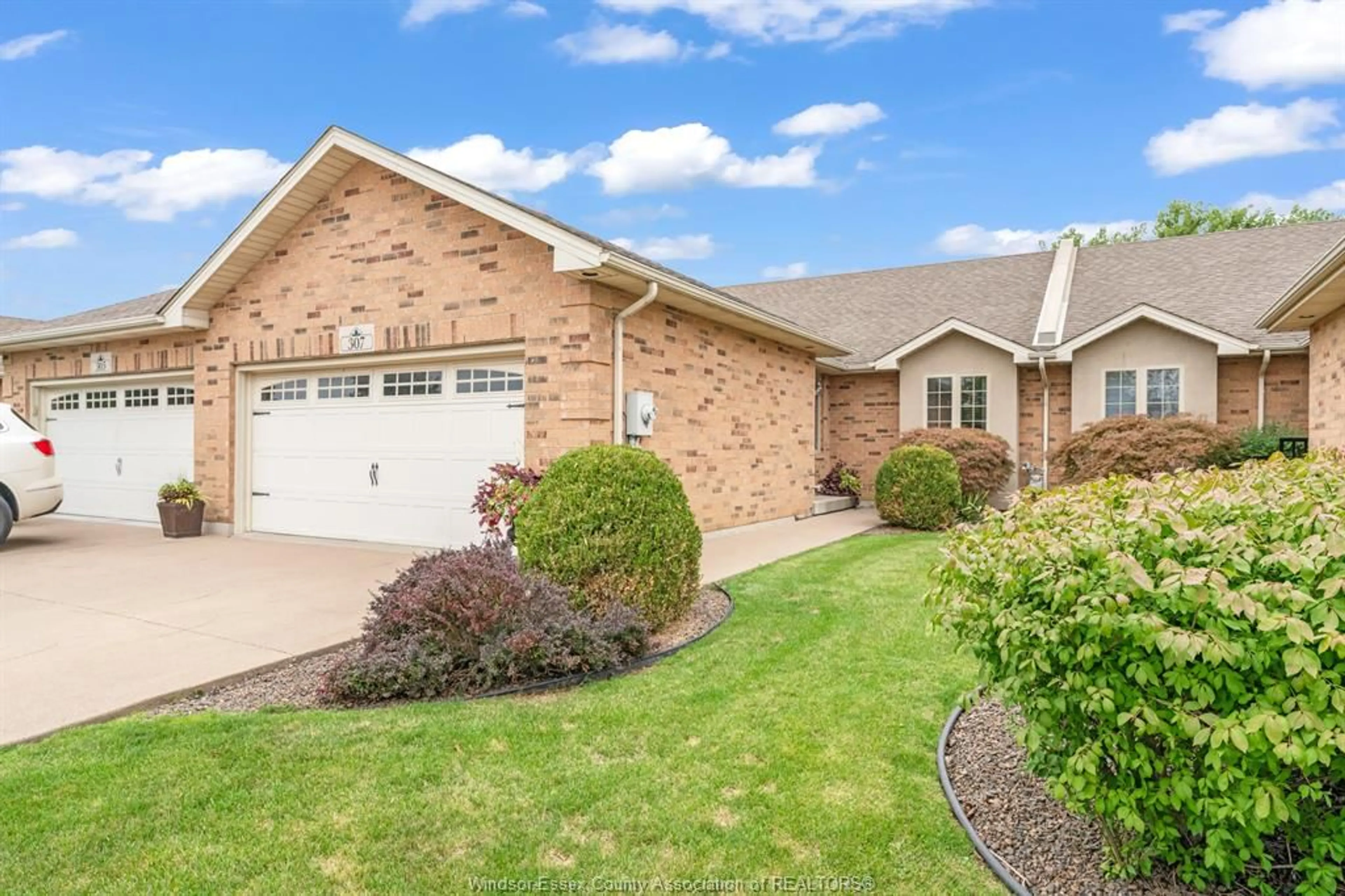 Home with brick exterior material, street for 307 GOLFVIEW Dr, Amherstburg Ontario N9V 0A1