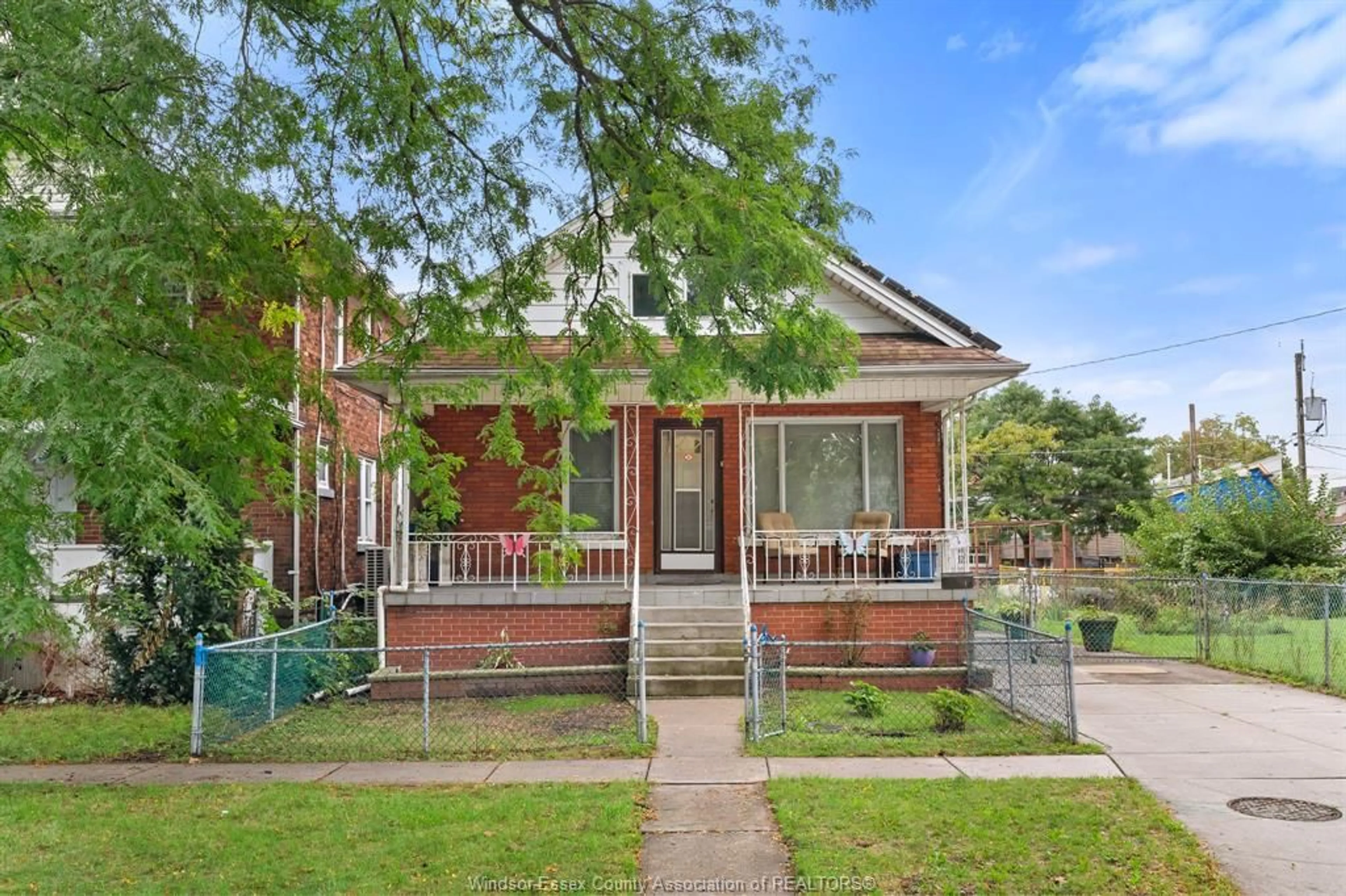Home with brick exterior material, street for 539 BROCK St, Windsor Ontario N9C 2T1