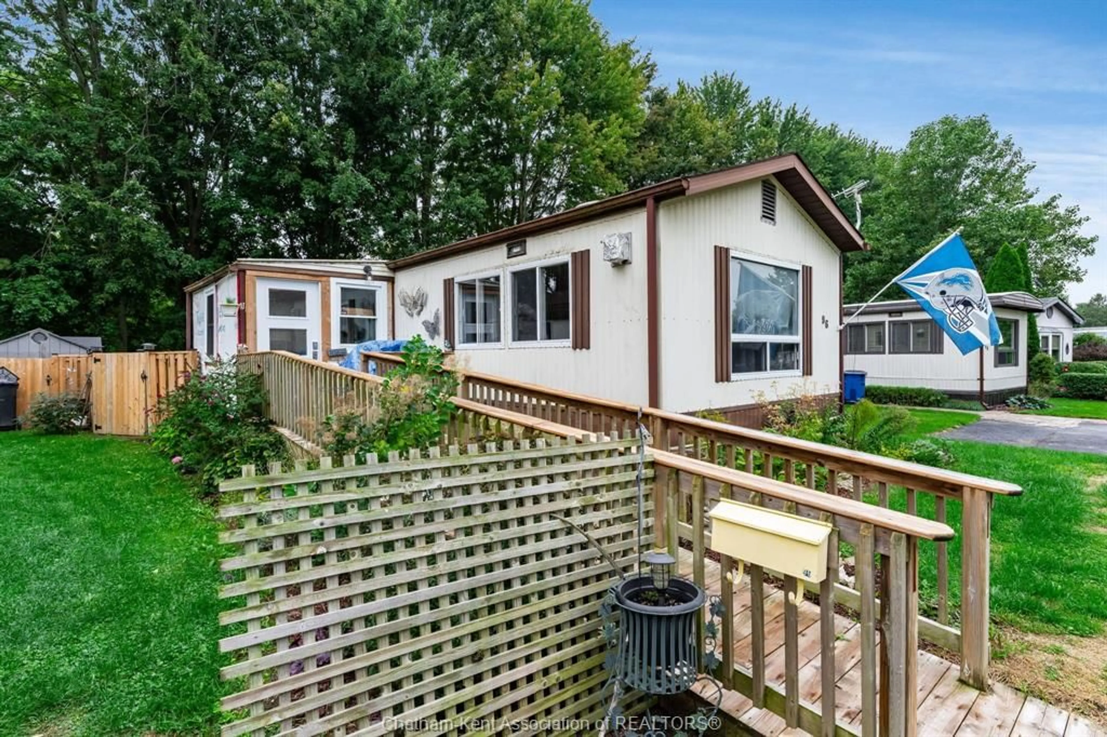 A pic from outside/outdoor area/front of a property/back of a property/a pic from drone, water/lake/river/ocean view for 96 Regency Dr, Chatham Ontario N7L 5A3