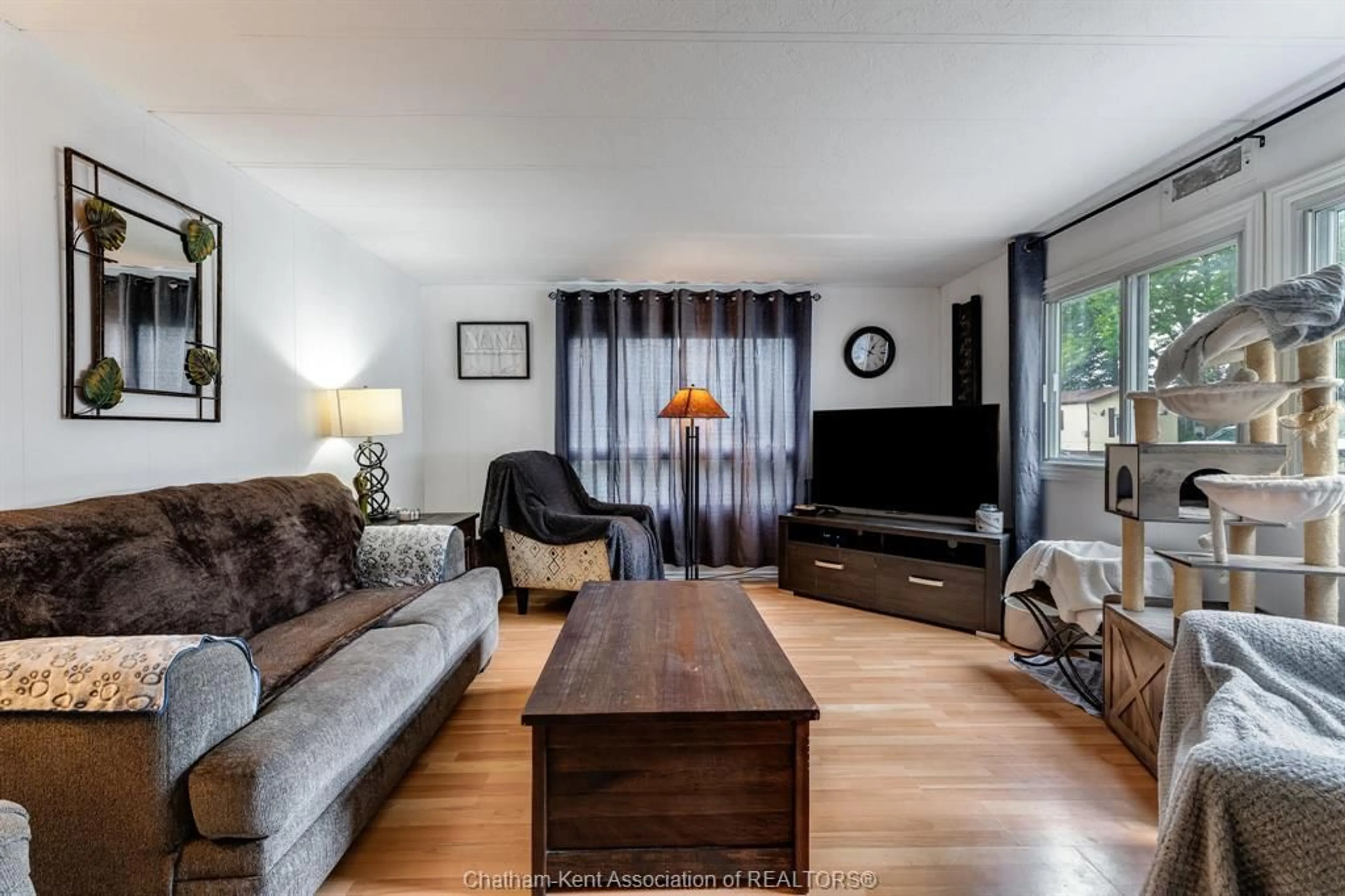 Living room with furniture, wood/laminate floor for 96 Regency Dr, Chatham Ontario N7L 5A3