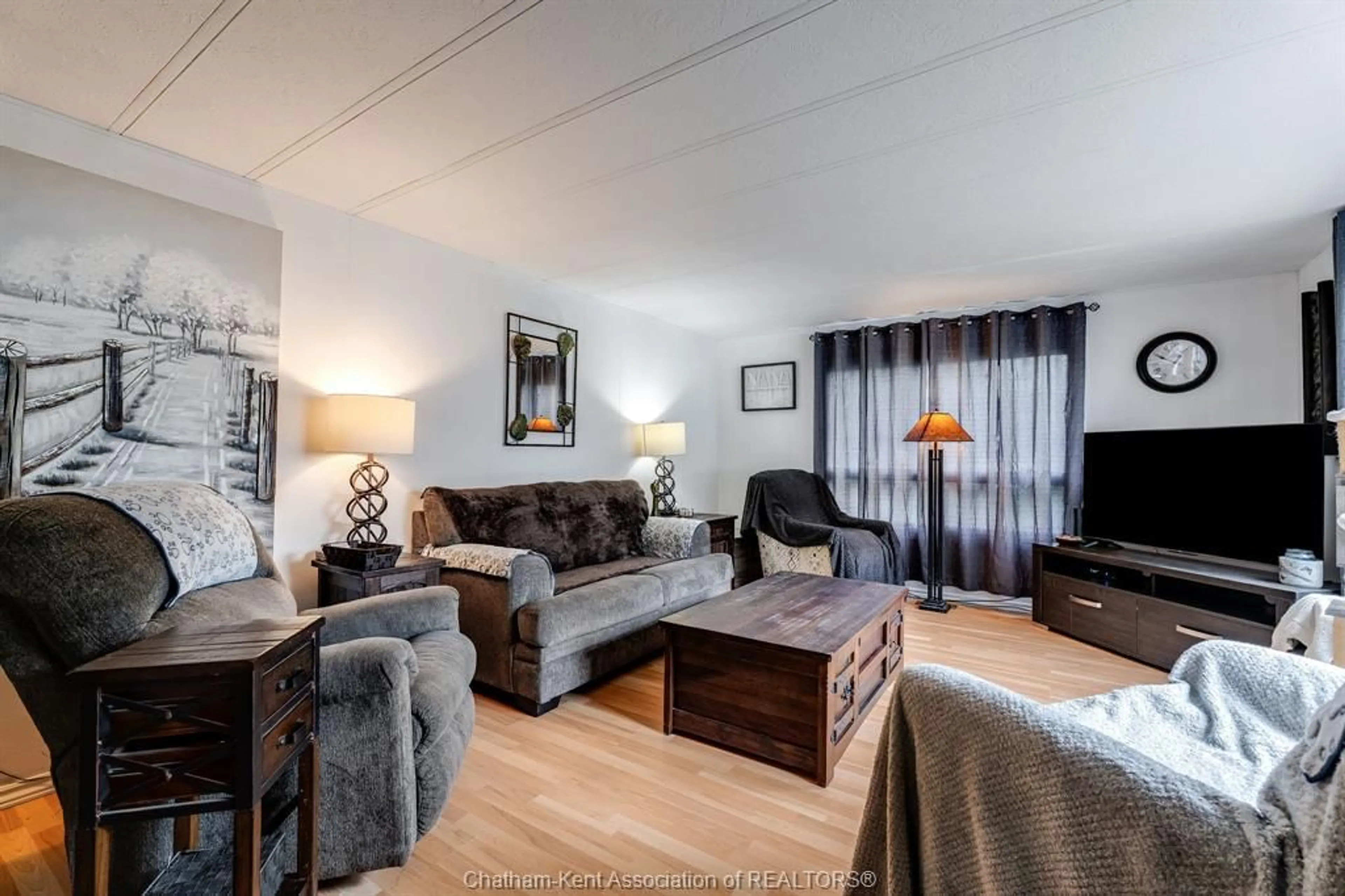 Living room with furniture, wood/laminate floor for 96 Regency Dr, Chatham Ontario N7L 5A3