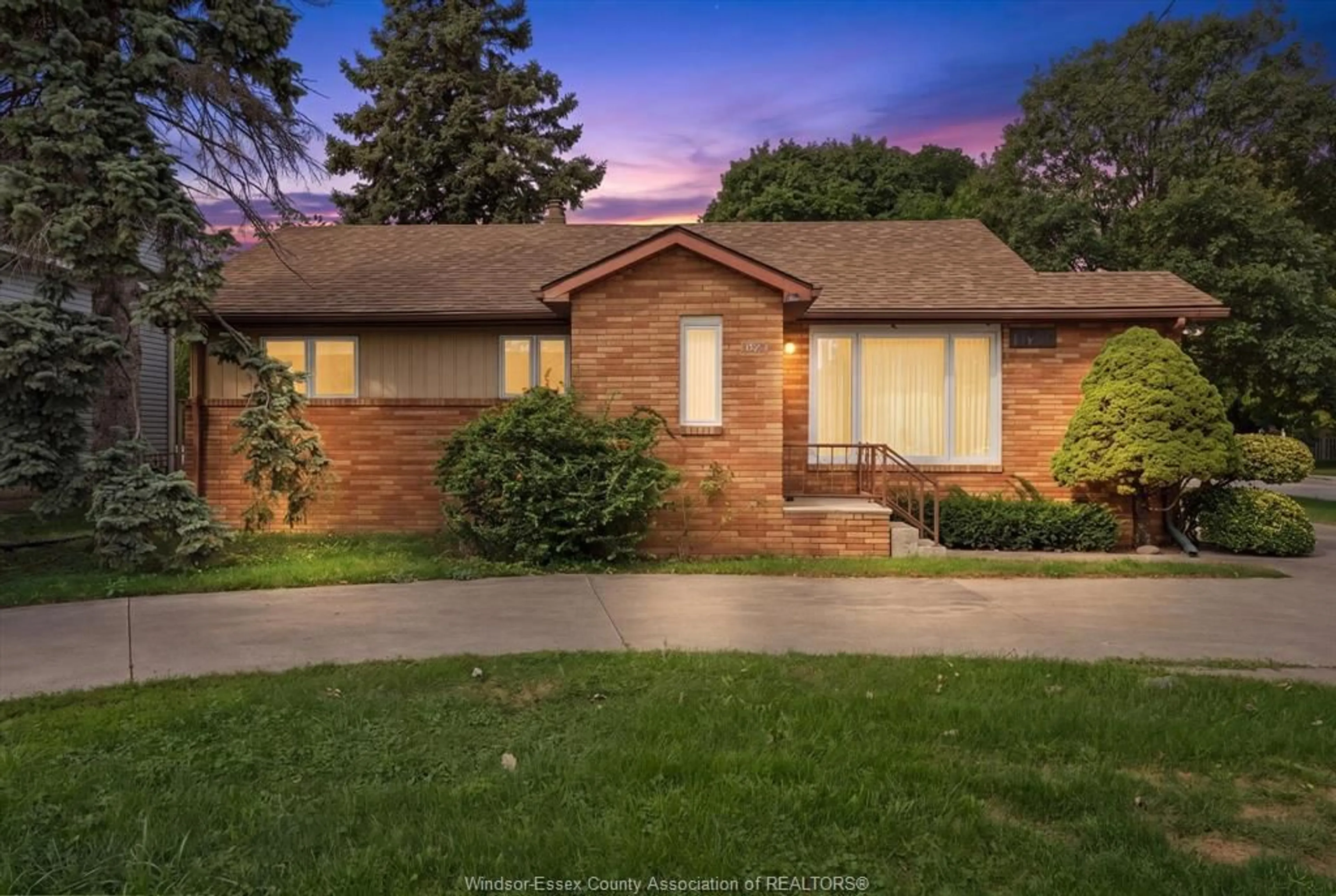 Home with brick exterior material, street for 1653 LESPERANCE, Tecumseh Ontario N8N 1Y2