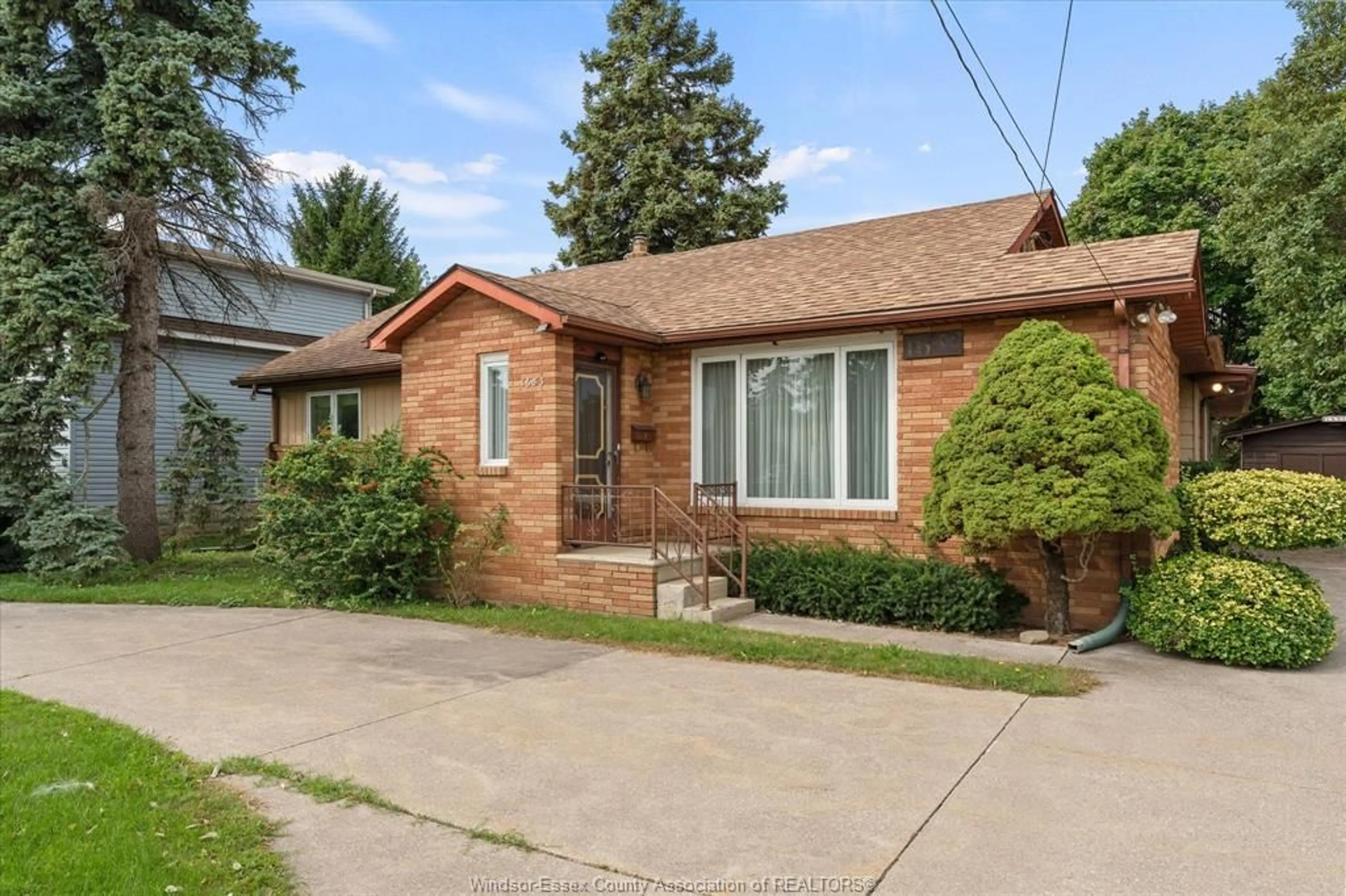 Home with brick exterior material, street for 1653 LESPERANCE, Tecumseh Ontario N8N 1Y2