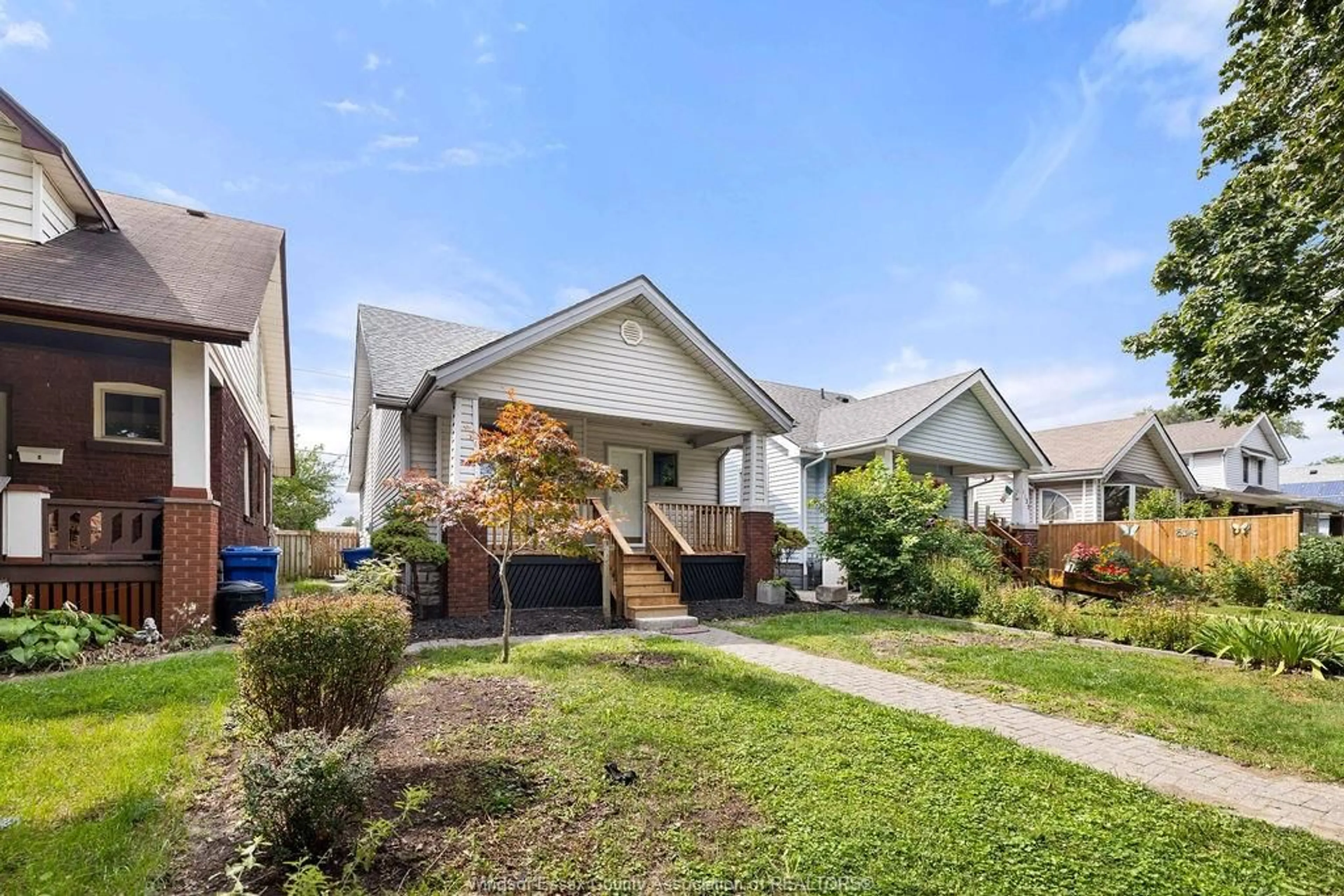 Home with vinyl exterior material, street for 1129 JANETTE Ave, Windsor Ontario N9A 5A6