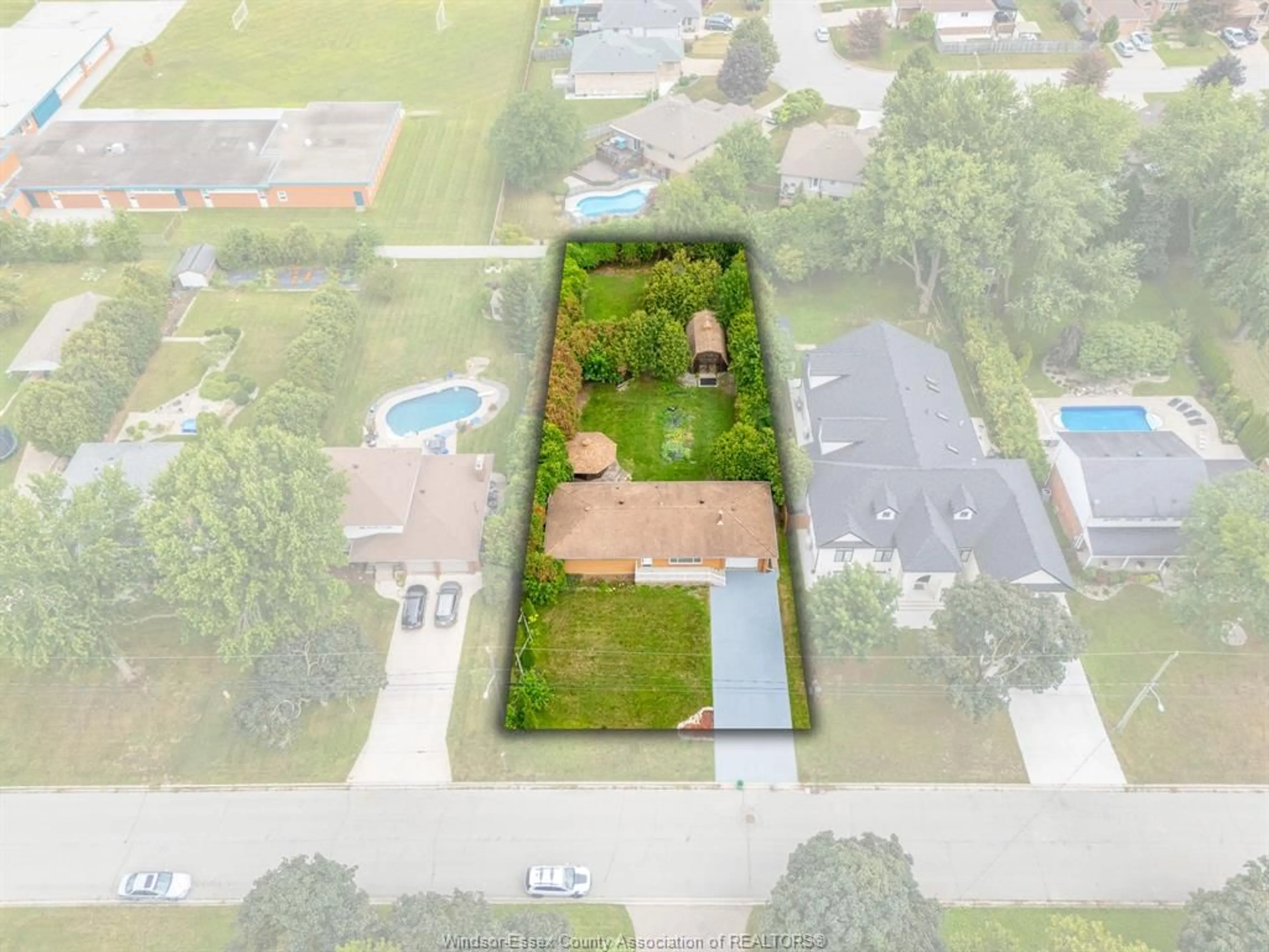 A pic from outside/outdoor area/front of a property/back of a property/a pic from drone, street for 970 Morand St, Windsor Ontario N9G 1J4