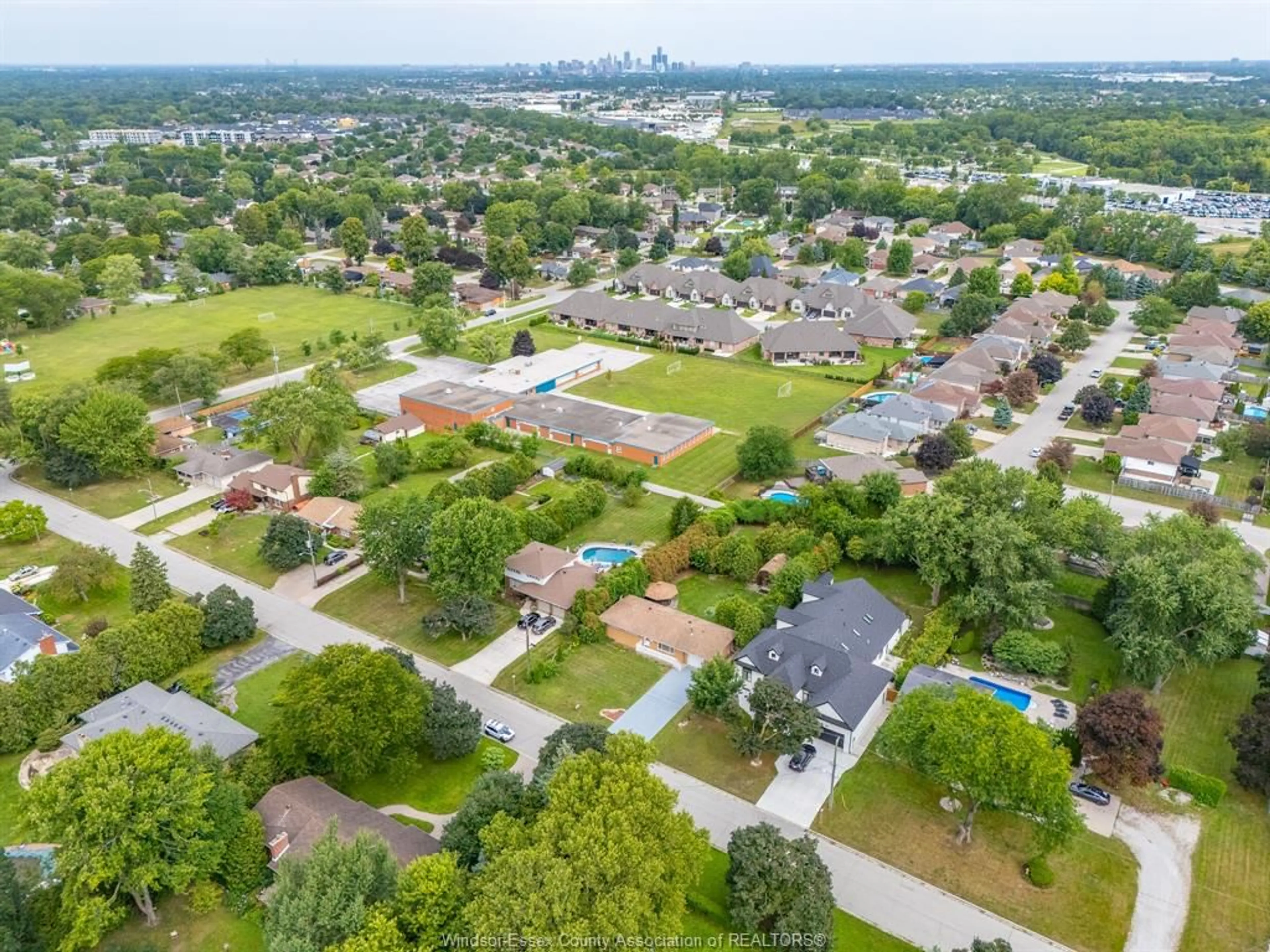 A pic from outside/outdoor area/front of a property/back of a property/a pic from drone, unknown for 970 Morand St, Windsor Ontario N9G 1J4