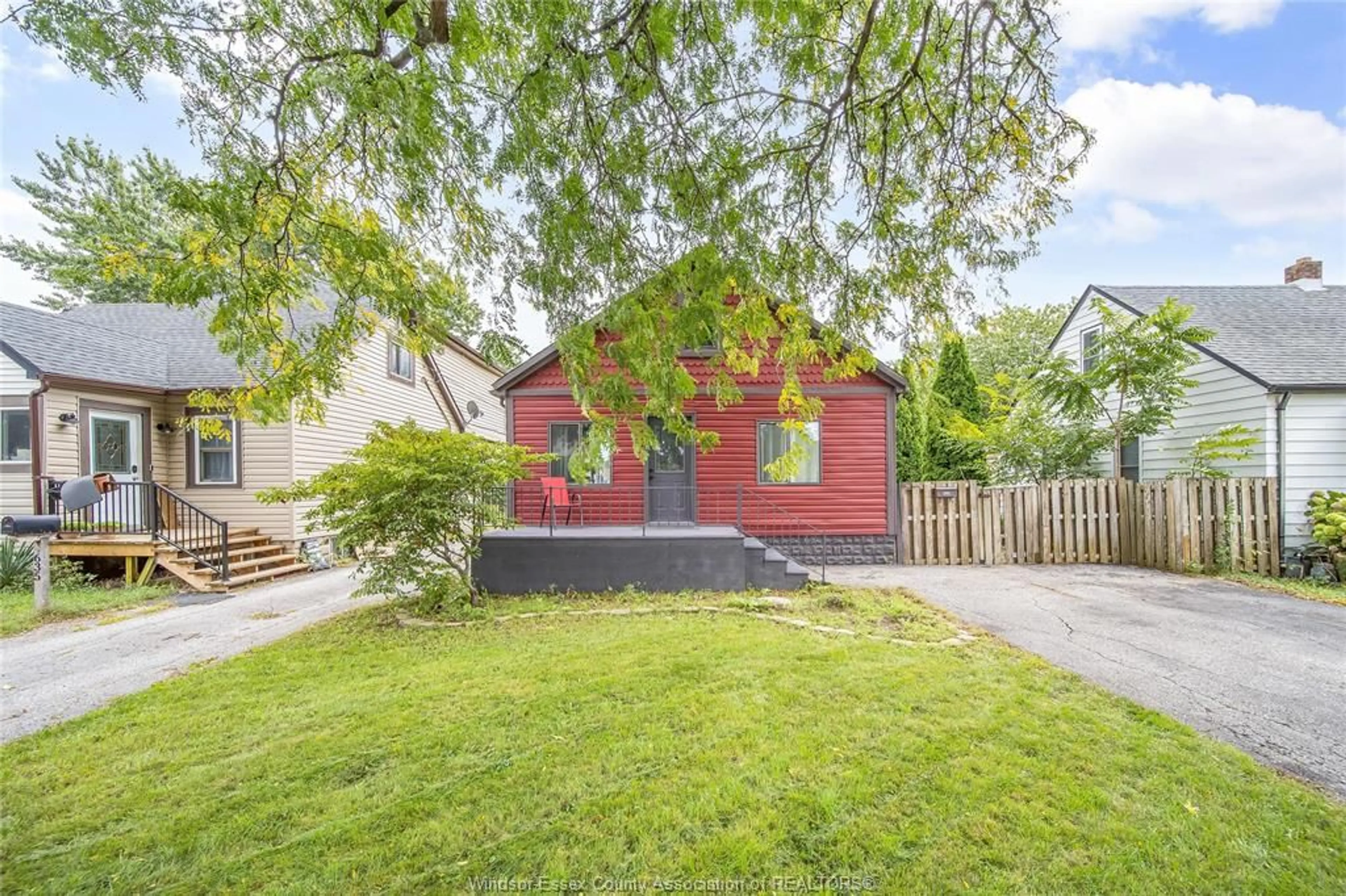 Unknown for 629 STANLEY St, Windsor Ontario N8X 3B3