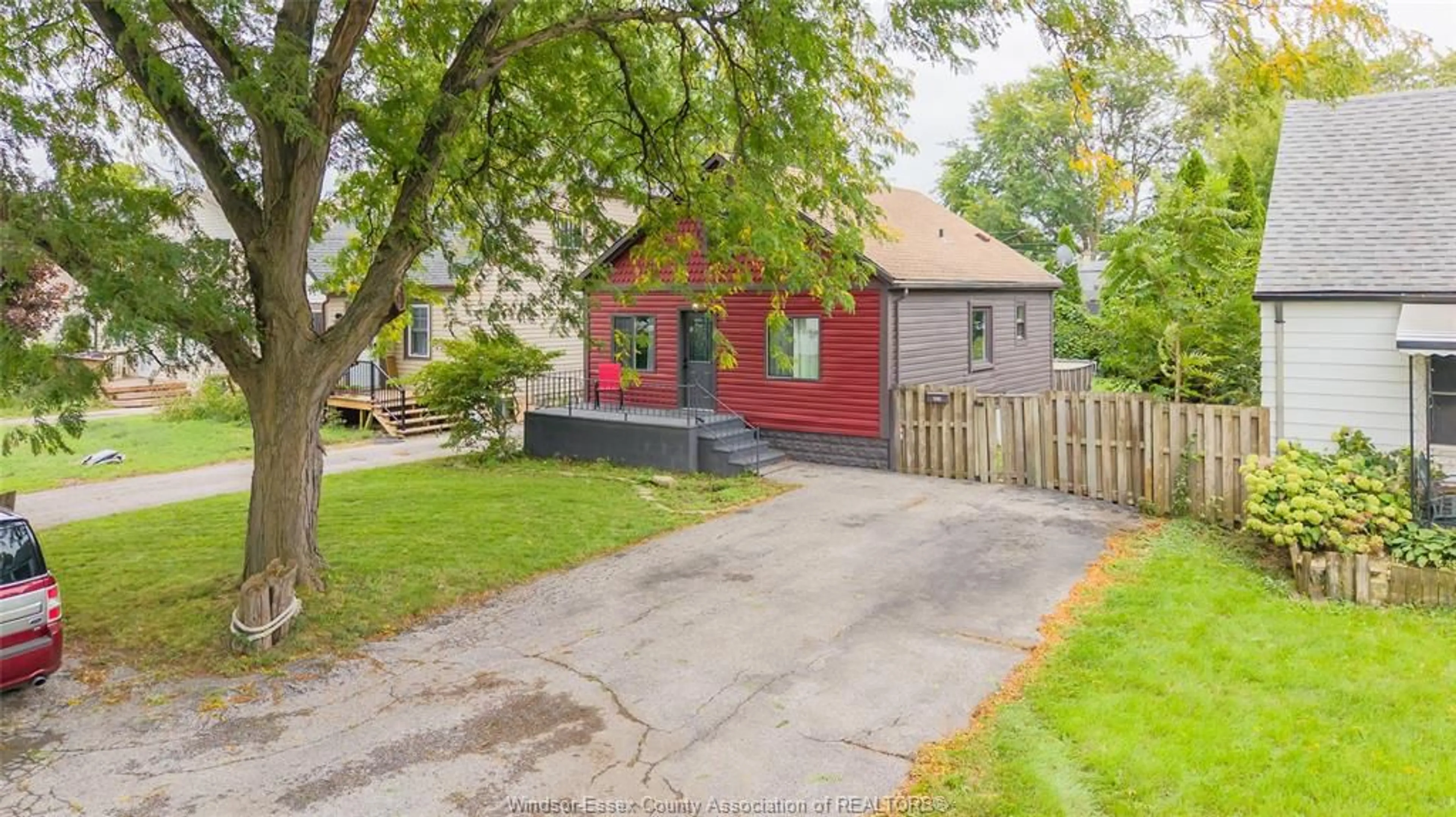 A pic from outside/outdoor area/front of a property/back of a property/a pic from drone, street for 629 STANLEY St, Windsor Ontario N8X 3B3