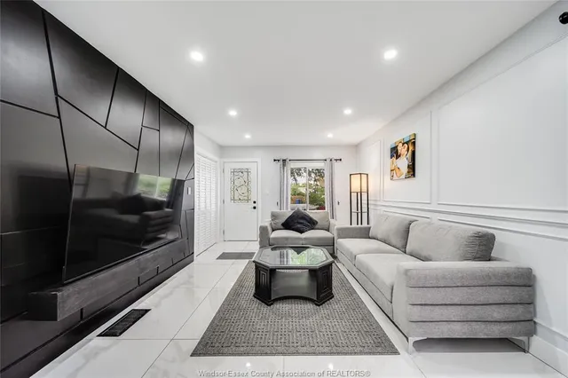 629 STANLEY St, Windsor 5