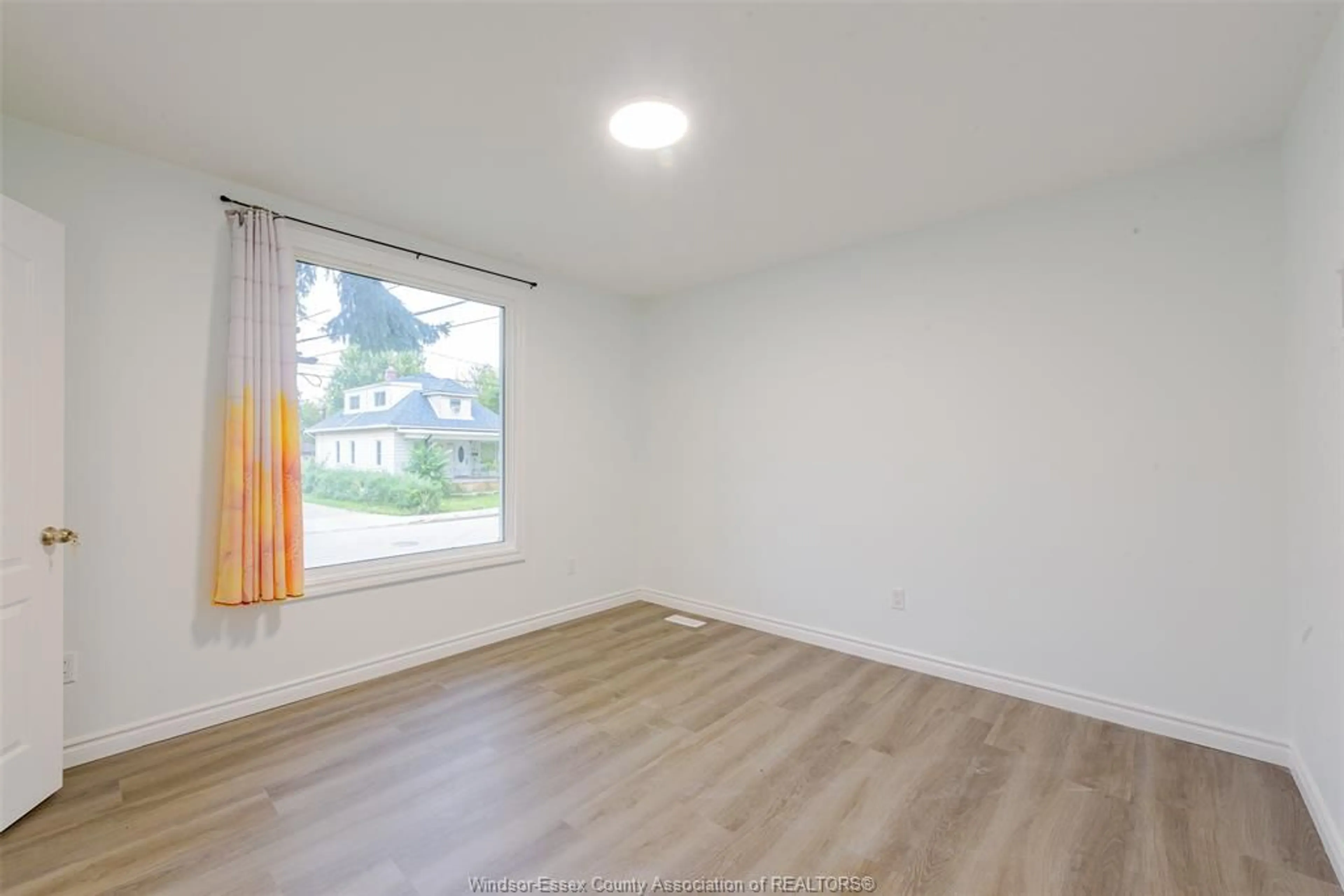 A pic of a room for 941 CATARAQUI, Windsor Ontario N9A 3P7