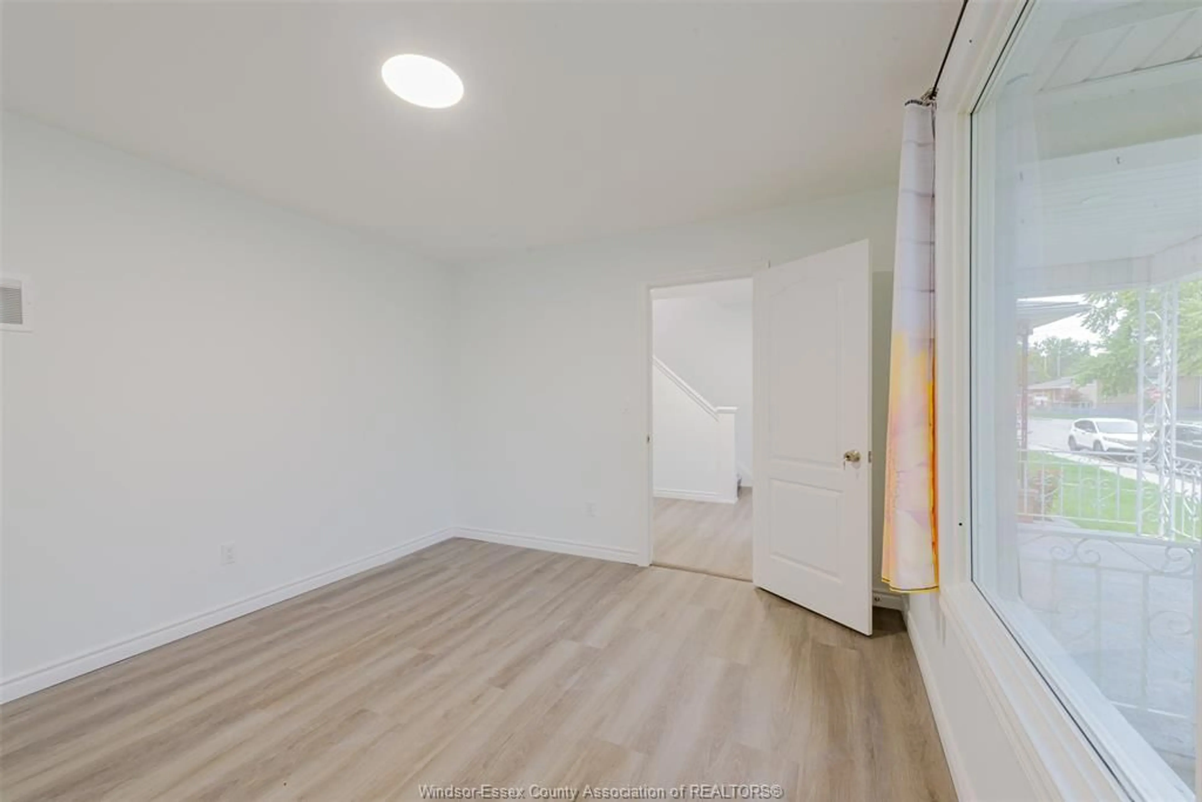 A pic of a room for 941 CATARAQUI, Windsor Ontario N9A 3P7